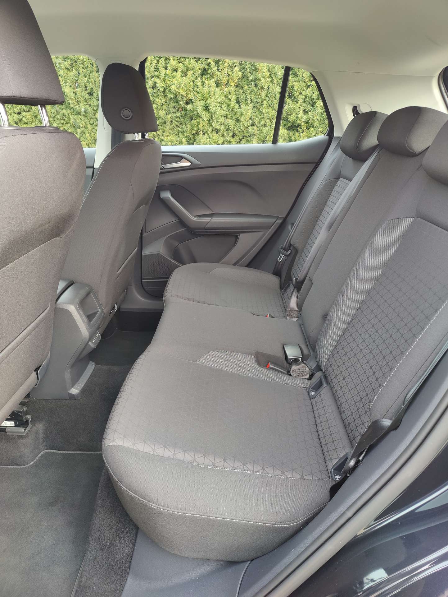 486da35d-a760-47b1-8ac9-0dc4e7f3e51011-volkswagen-t-cross-1-0-tsi-life-business-opf-camera-20260513.jpg