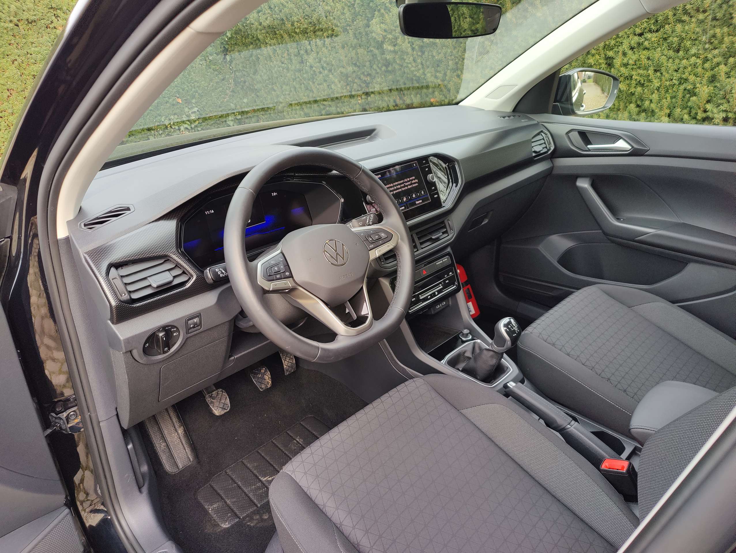 486da35d-a760-47b1-8ac9-0dc4e7f3e5109-volkswagen-t-cross-1-0-tsi-life-business-opf-camera-20260513.jpg