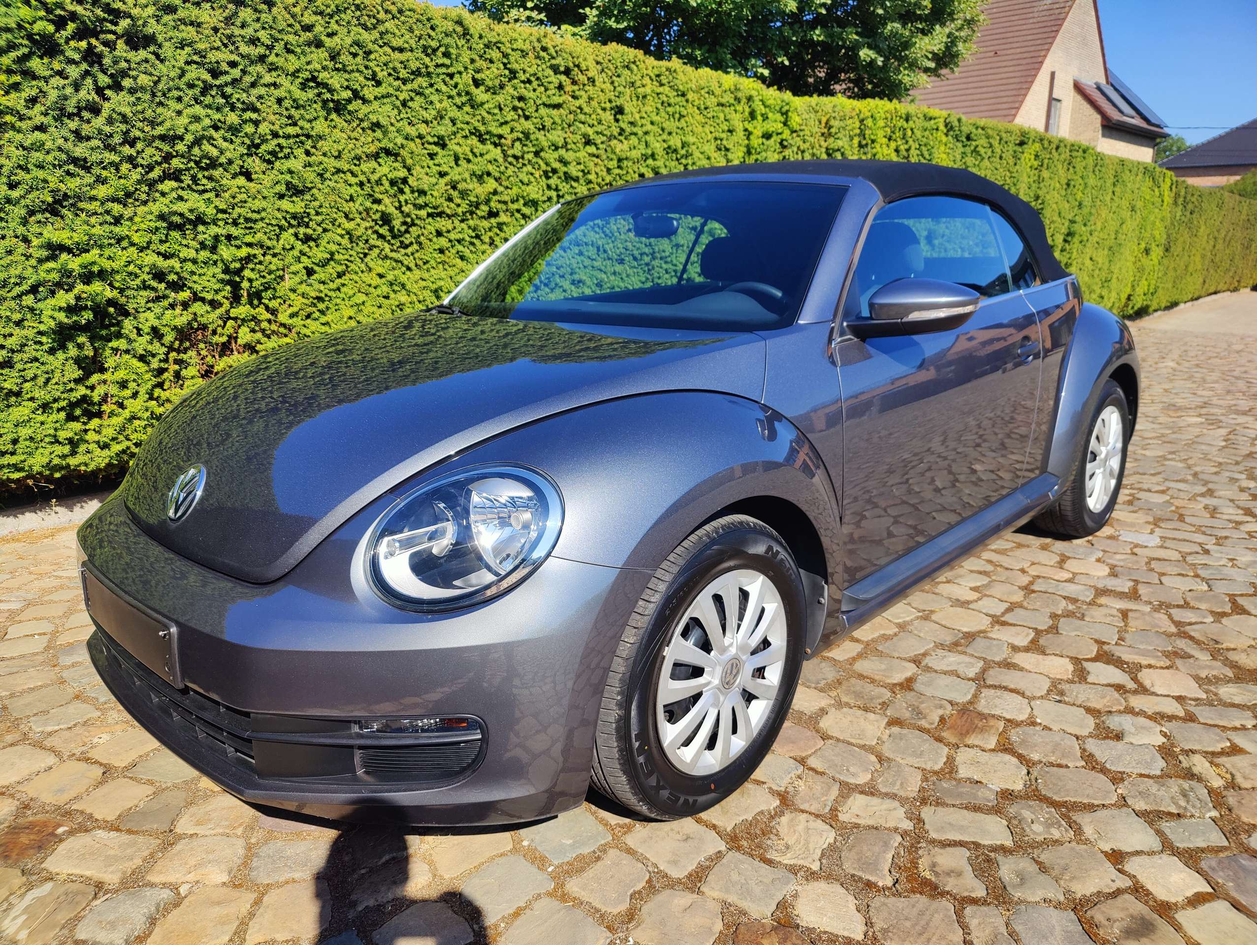 4d72aff8-3ed8-4948-ae58-7ab96a0ef4f86-volkswagen-beetle-cabriolet-1-2-tsi-20260513.jpg