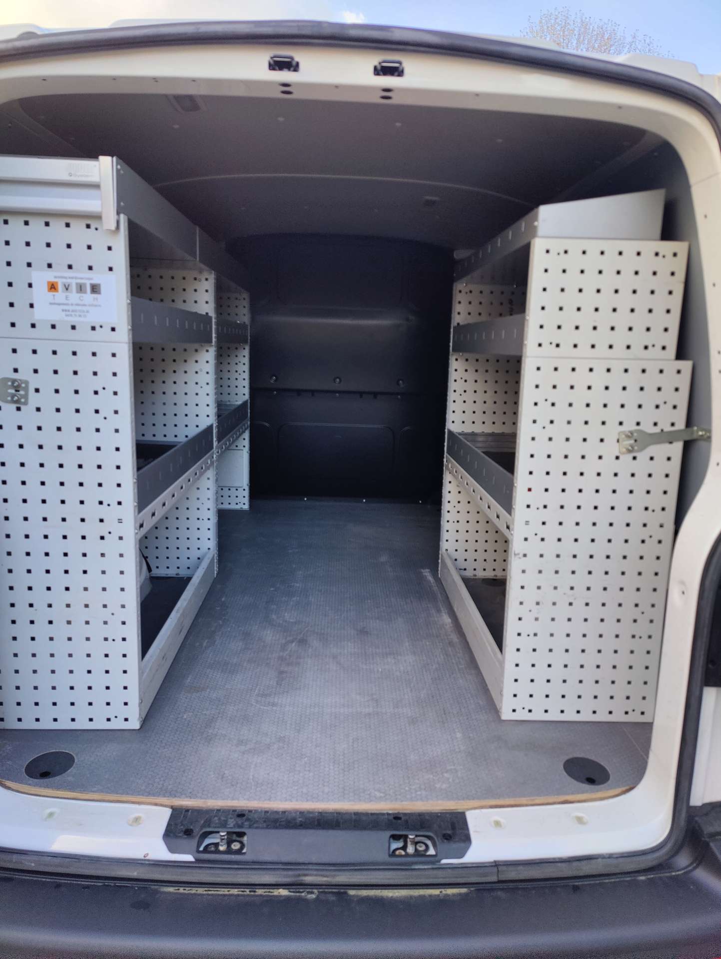 4f9c365d-9597-44ac-9082-13245631a0b811-volkswagen-t6-1-transporter-2-0-tdi-scr-bmt-eu6d-temp-20260513.jpg