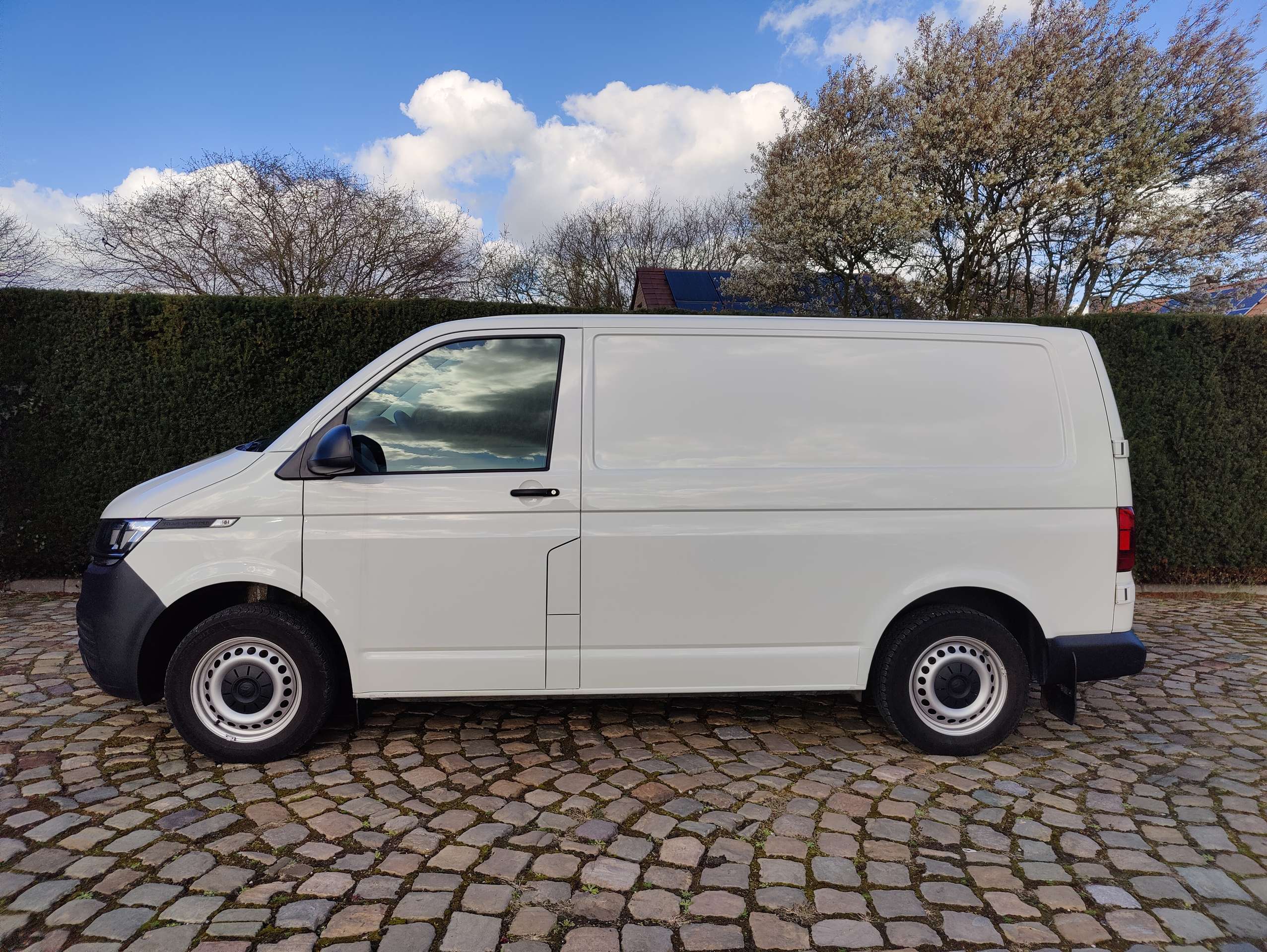 4f9c365d-9597-44ac-9082-13245631a0b84-volkswagen-t6-1-transporter-2-0-tdi-scr-bmt-eu6d-temp-20260513.jpg