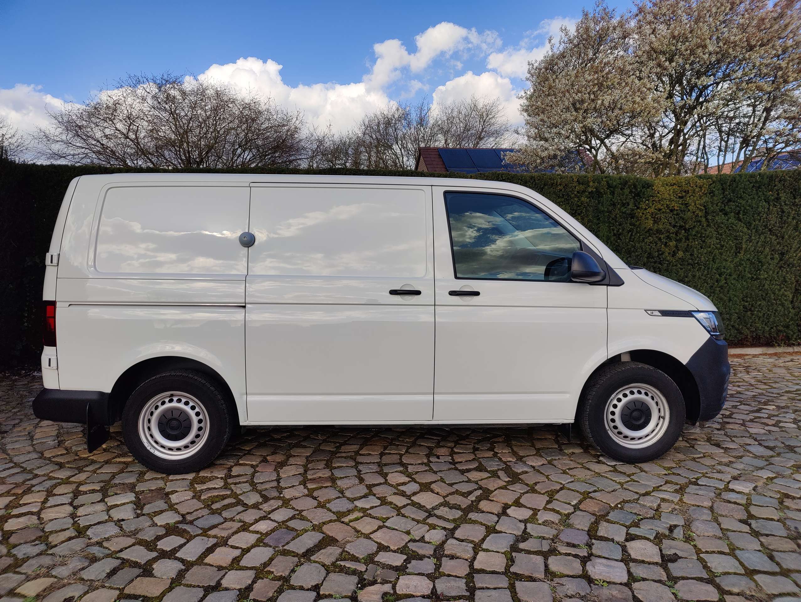 4f9c365d-9597-44ac-9082-13245631a0b88-volkswagen-t6-1-transporter-2-0-tdi-scr-bmt-eu6d-temp-20260513.jpg
