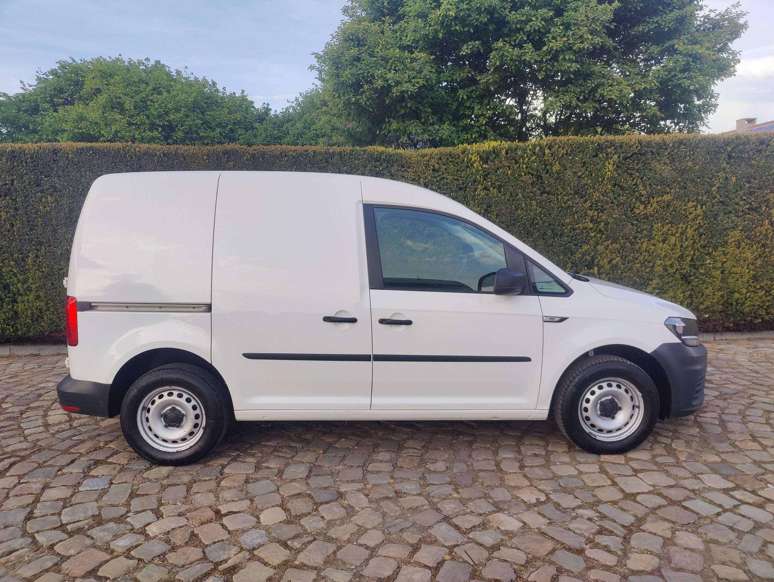 56186b89-fcb2-4e20-a7ef-512ad628b2bb8-volkswagen-caddy-caddy-2-0-cr-tdi-scr-eu6-20260507.jpg