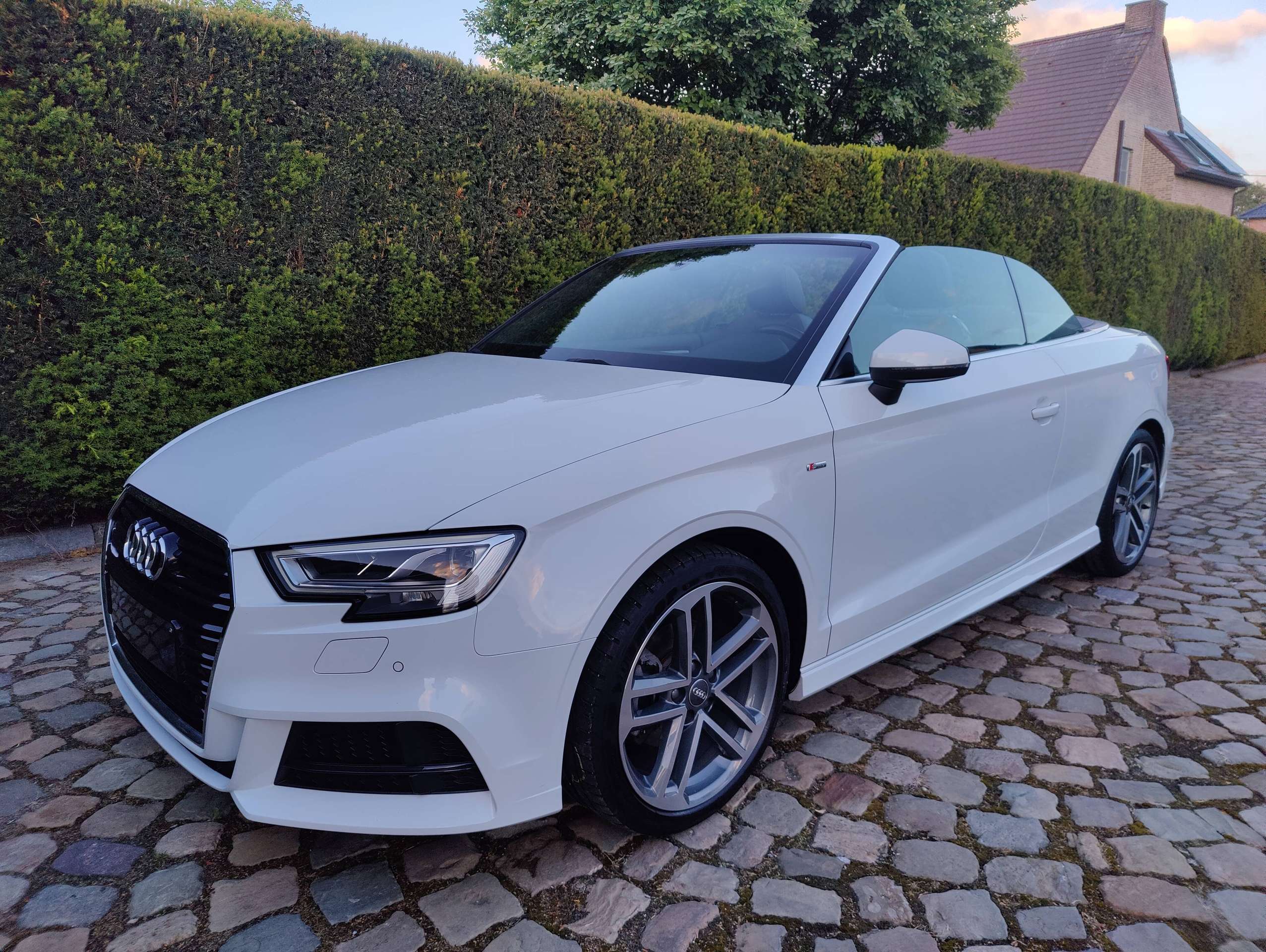 5e22ba79-0a9a-44a8-947c-dae66de28b8b3-audi-a3-a3-cabriolet-1-4-tfsi-c-o-d-ultra-s-line-20260513.jpg