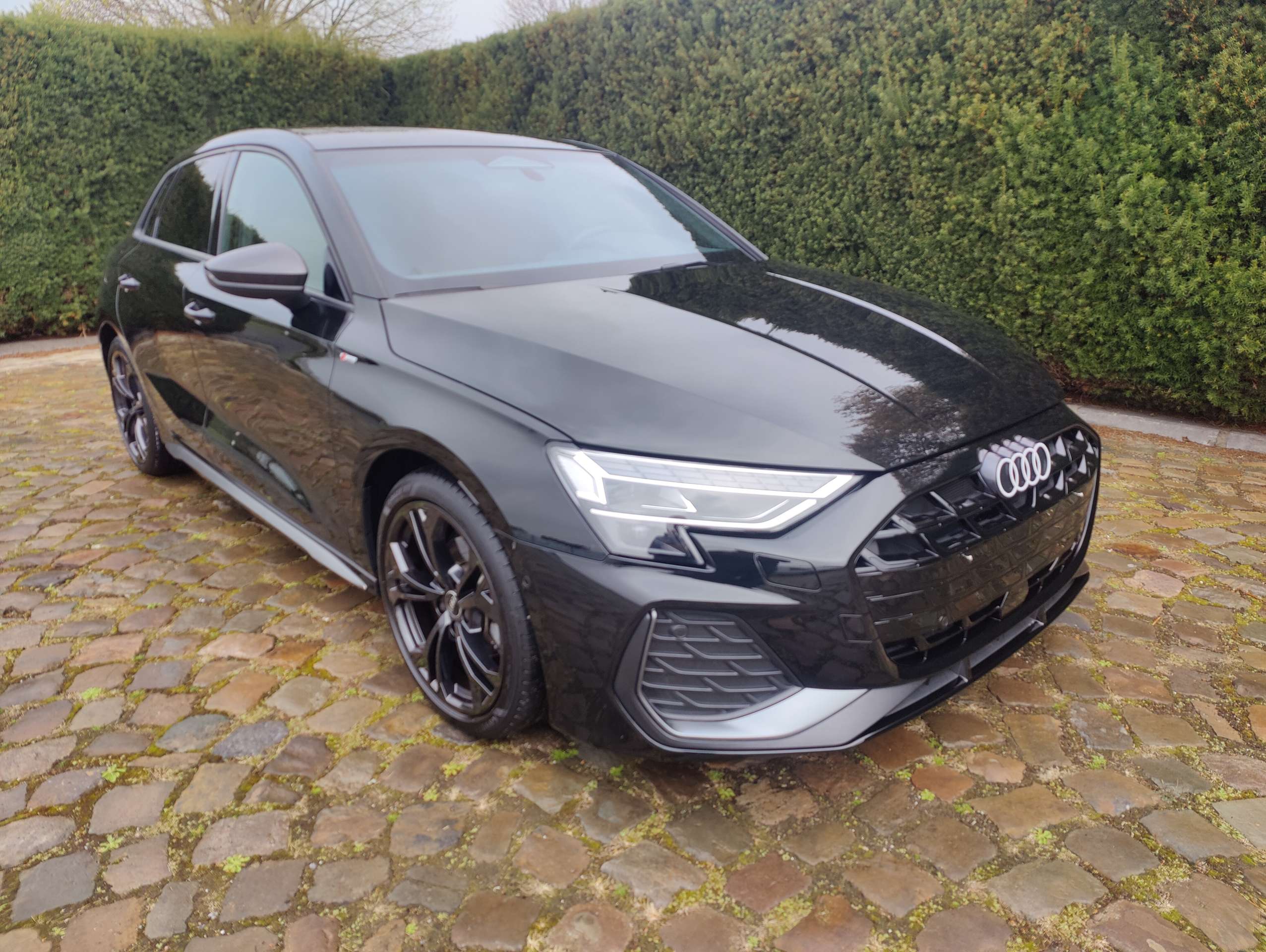 5ea34021-c605-46dc-969c-d0fa5c1c5d372-audi-a3-a3-sportback-35-tfsi-mhev-s-line-s-tronic-20260513.jpg