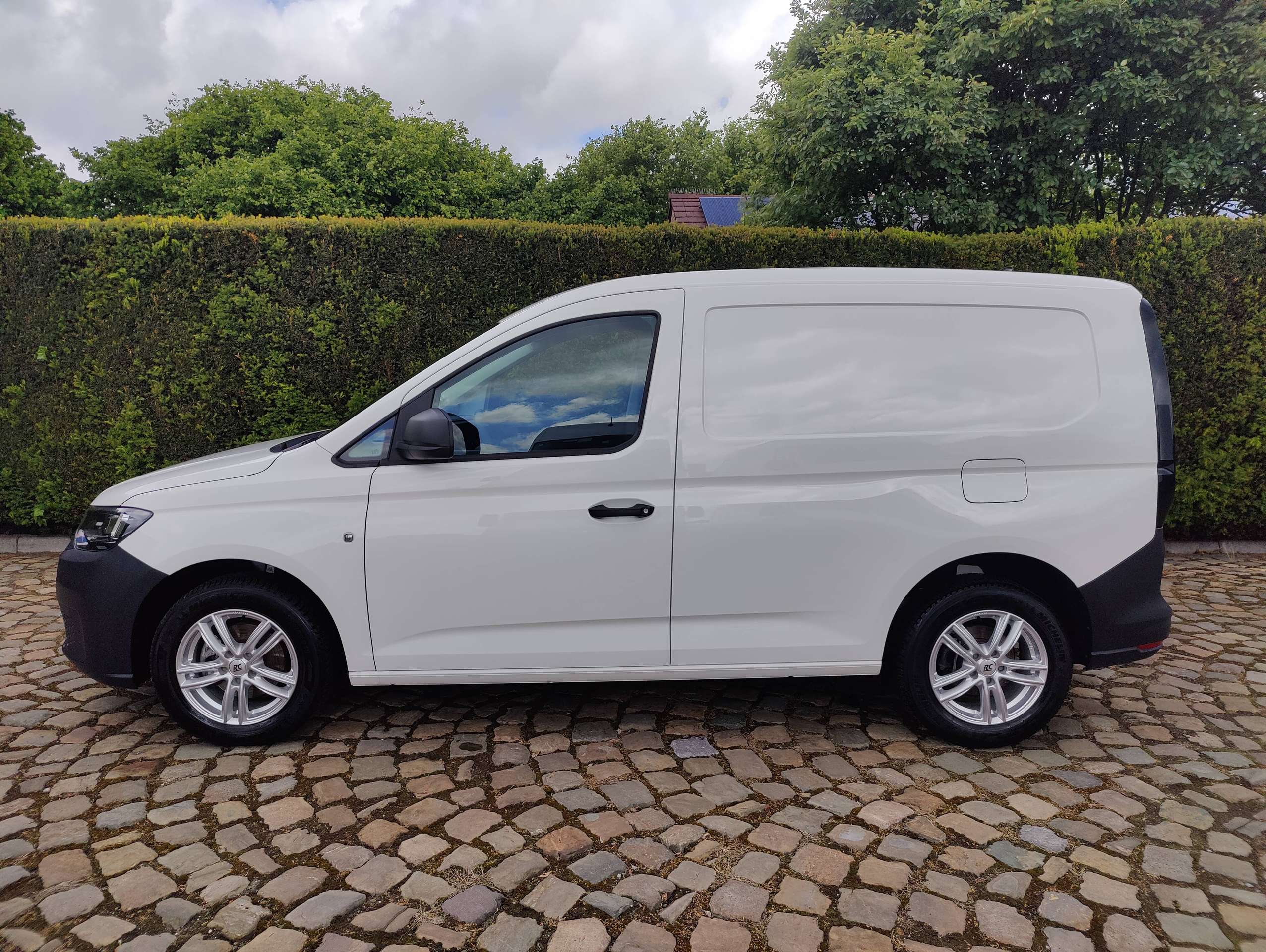 75f9018a-aa26-4133-b477-94c0679facb44-volkswagen-caddy-2-0-tdi-20260520.jpg