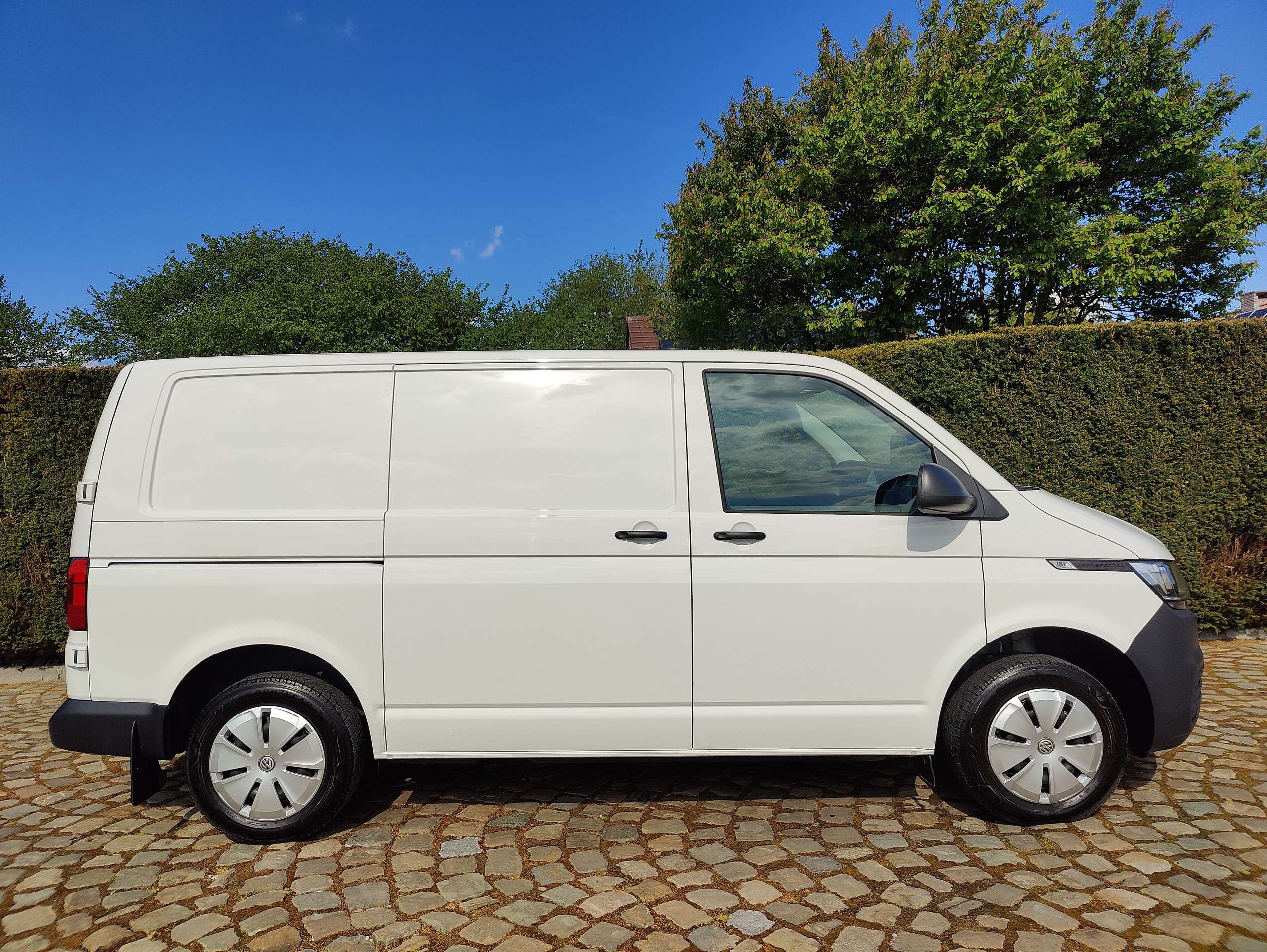 7a5f3858-0702-4ec5-8df1-c4641a29070c8-volkswagen-t6-1-transporter-2-0-tdi-scr-bmt-eu6d-20260501.jpg