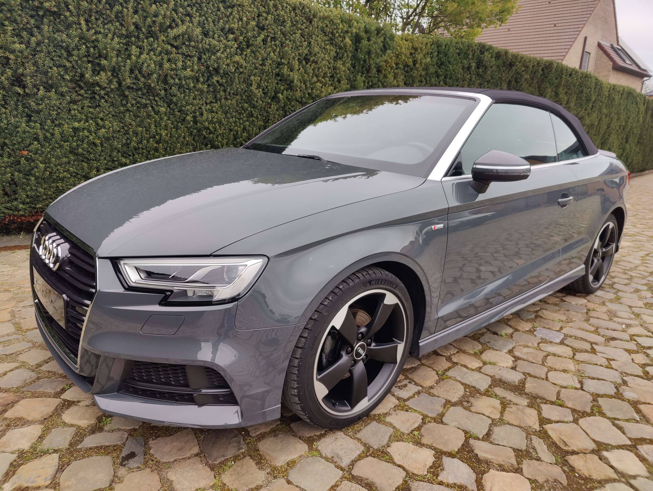 84e9639c-6167-40ab-8bb0-36fc55174fa46-audi-a3-a3-cabriolet-35-tfsi-act-sport-s-tronic-s-line-20260513.jpg