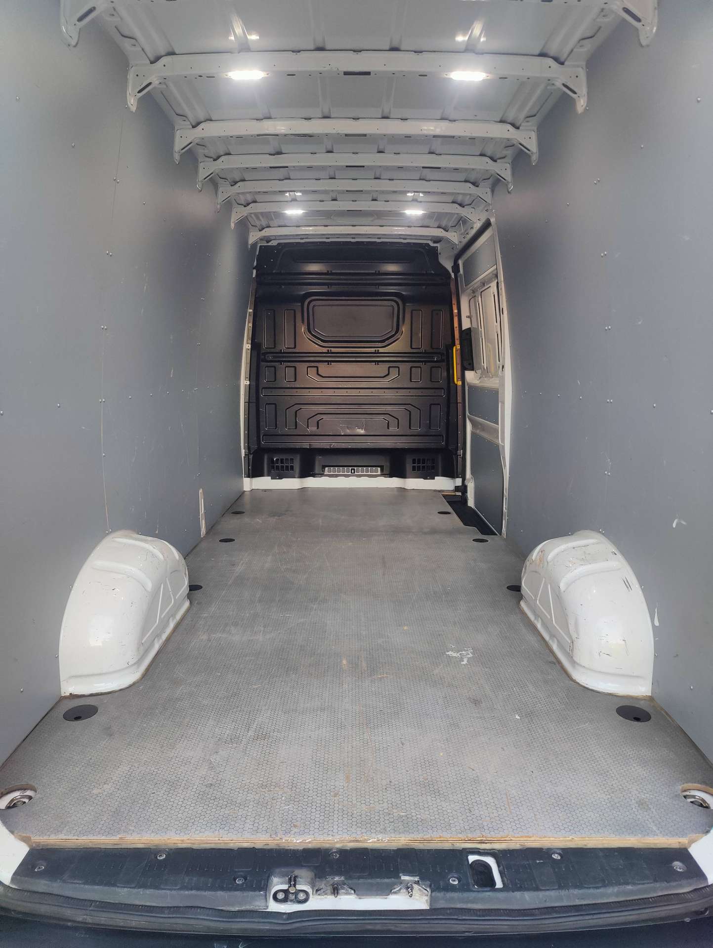 ab6fcb92-7f92-45d6-b256-84ab52e915459-volkswagen-crafter-crafter-2-0-cr-tdi-l4h3-eu6d-20260530.jpg
