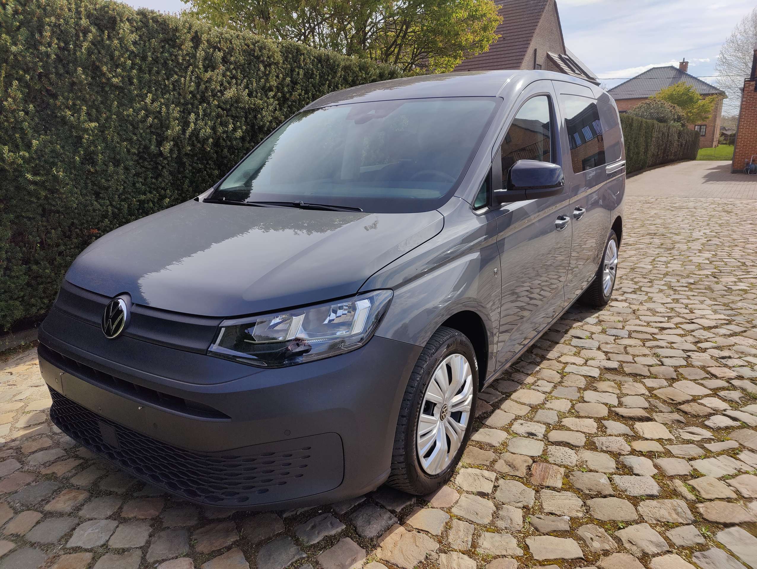 baa3eeea-ebf1-48d2-ae93-11d1195bc8563-volkswagen-caddy-2-0-tdi-maxi-5-plaatsen-lichte-vracht-5-places-utilitaire-camera-de-recul-20260513.jpg