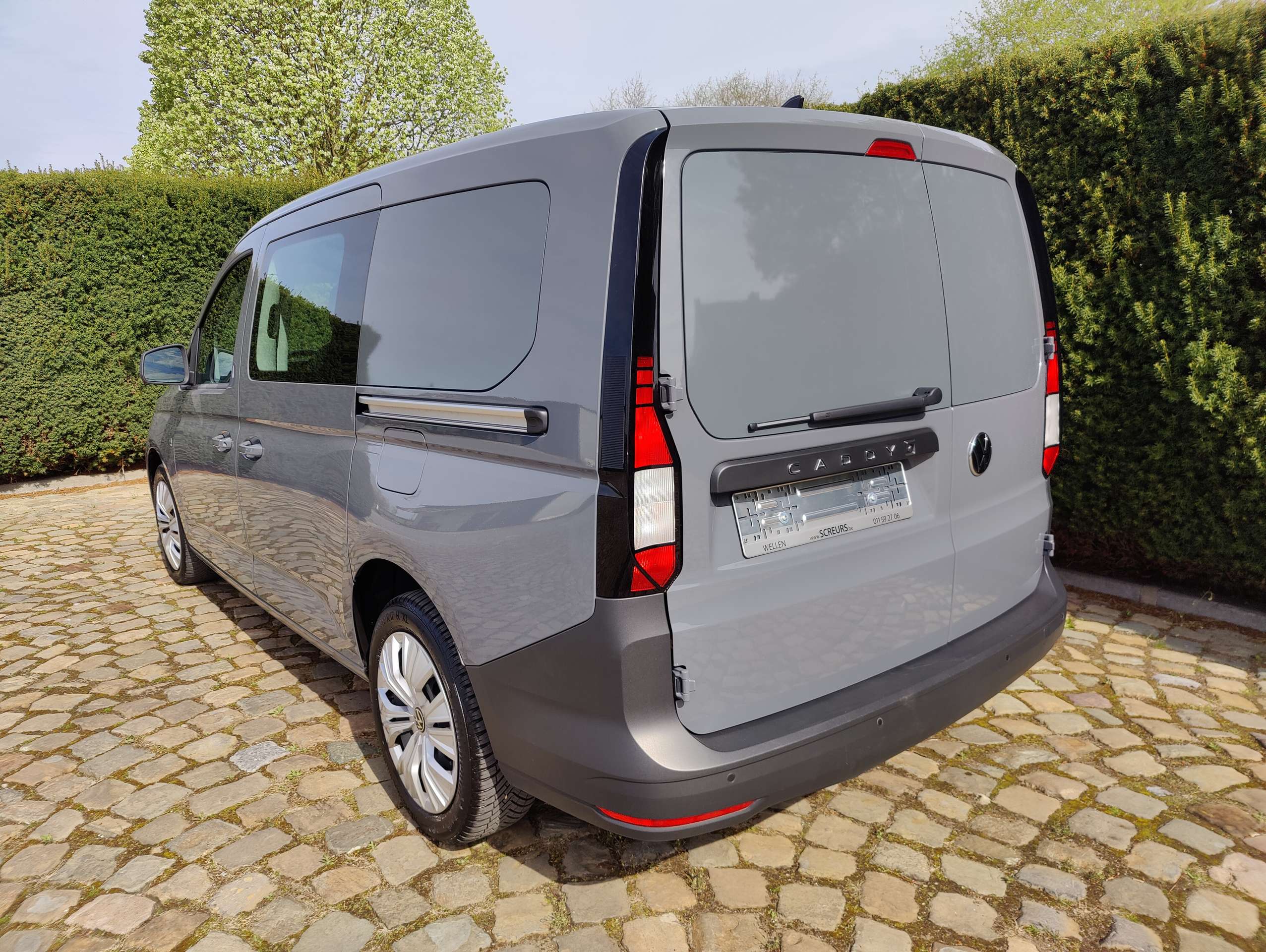 baa3eeea-ebf1-48d2-ae93-11d1195bc8565-volkswagen-caddy-2-0-tdi-maxi-5-plaatsen-lichte-vracht-5-places-utilitaire-camera-de-recul-20260513.jpg