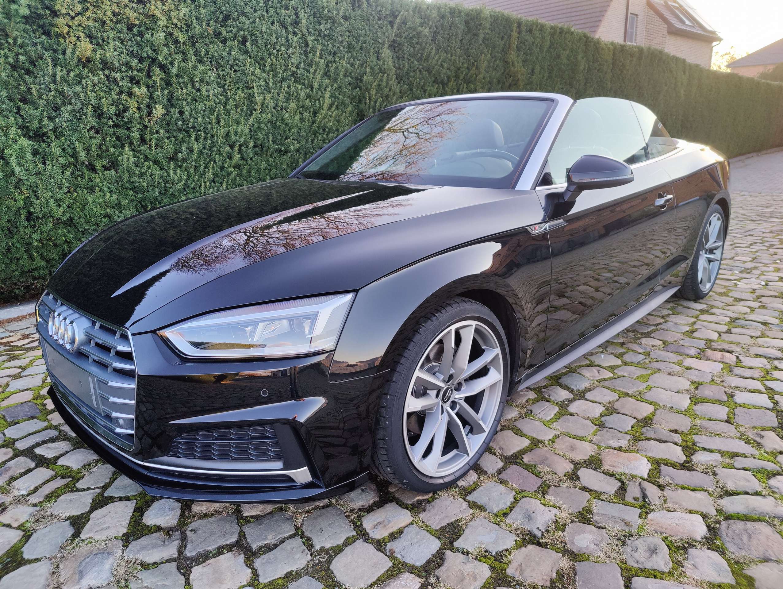 bc64bee7-e752-4c86-ba3d-20e8d8e778392-audi-a5-a5-cabrio-40-tfsi-s-tronic-s-line-20260513.jpg
