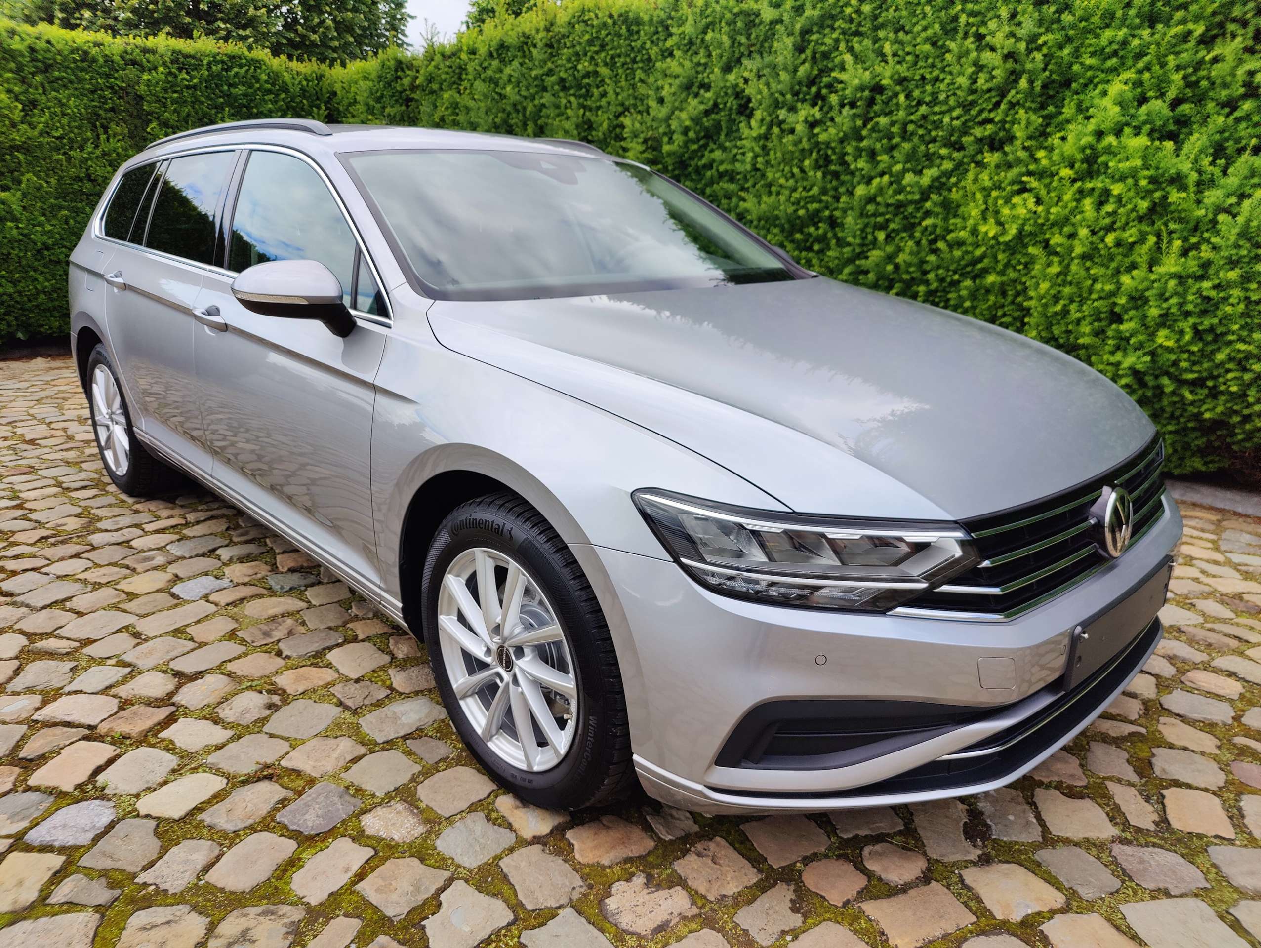 be4e2ea9-7848-4811-bb57-128173bdd7c51-volkswagen-passat-variant-2-0-tsi-business-opf-dsg-20260513.jpg