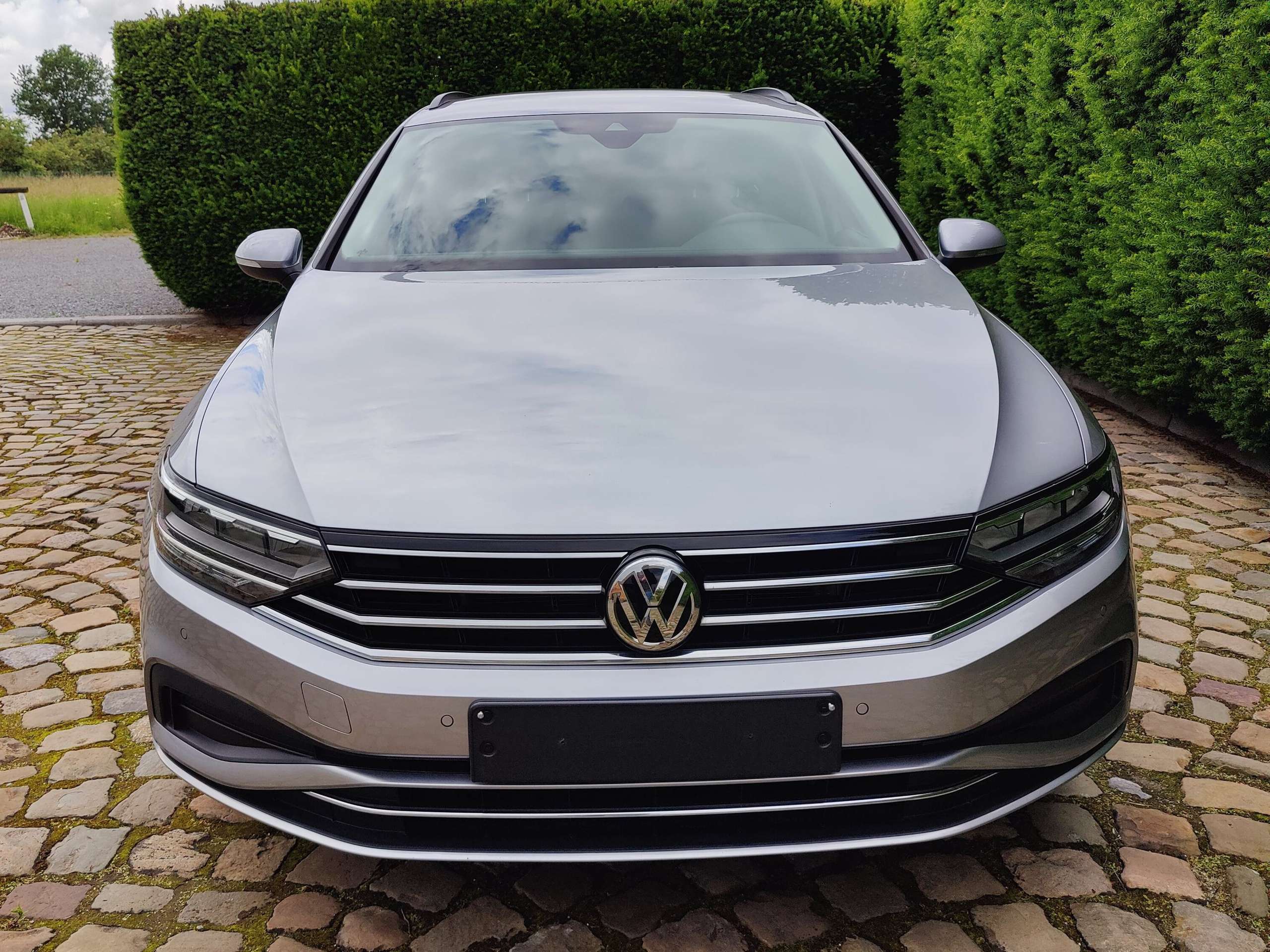 be4e2ea9-7848-4811-bb57-128173bdd7c52-volkswagen-passat-variant-2-0-tsi-business-opf-dsg-20260520.jpg