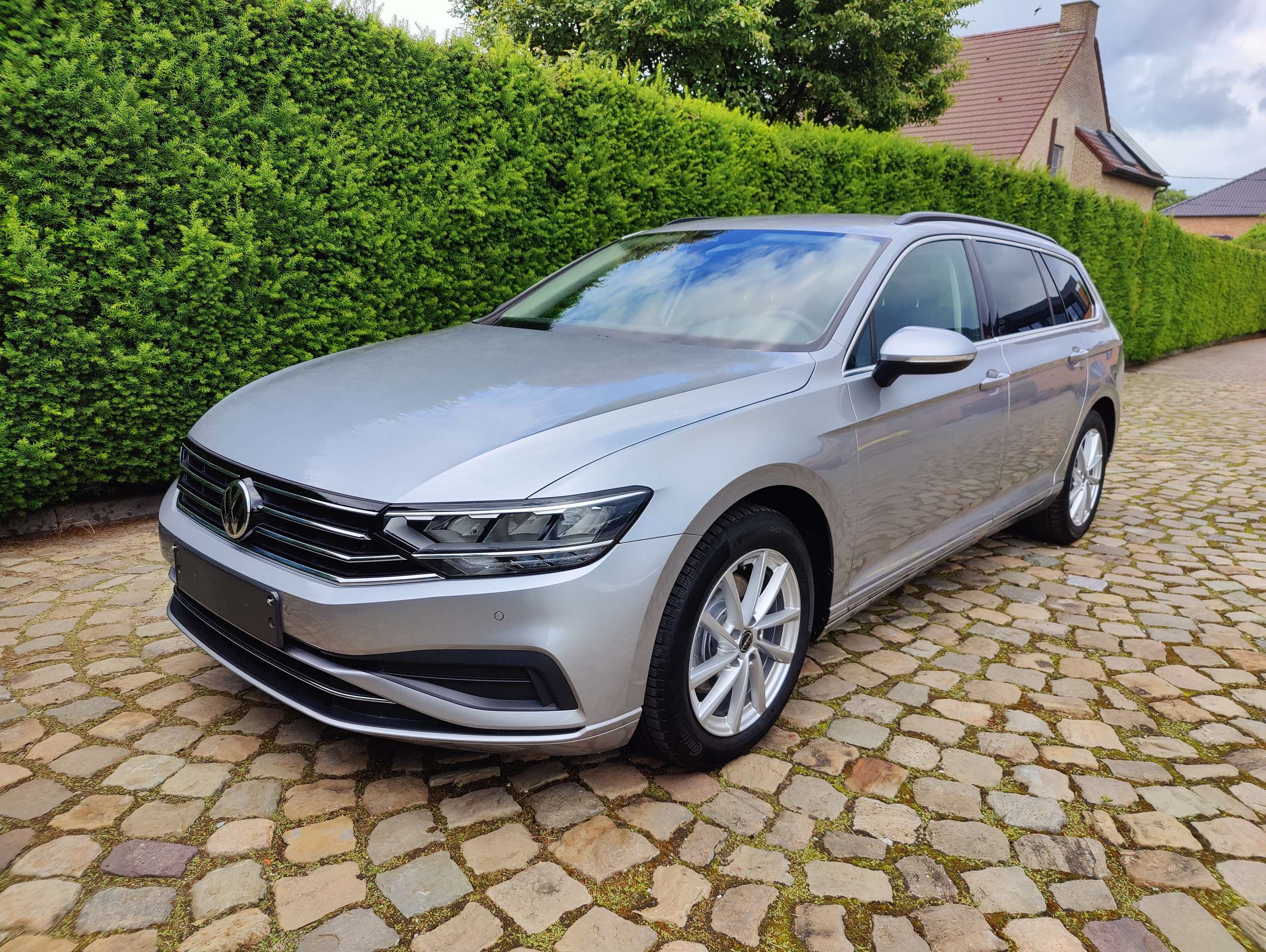 be4e2ea9-7848-4811-bb57-128173bdd7c53-volkswagen-passat-variant-2-0-tsi-business-opf-dsg-20260520.jpg