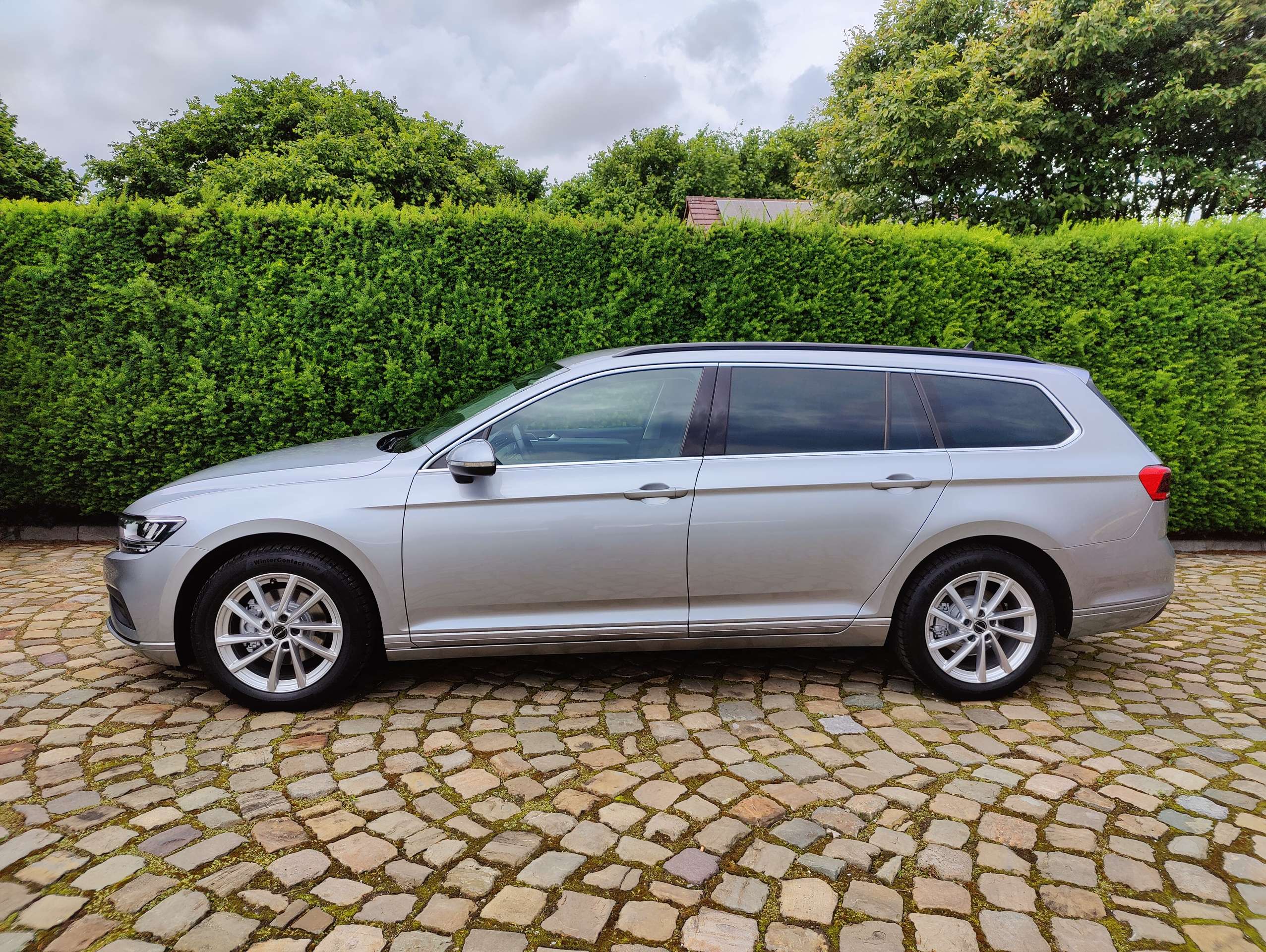 be4e2ea9-7848-4811-bb57-128173bdd7c54-volkswagen-passat-variant-2-0-tsi-business-opf-dsg-20260520.jpg