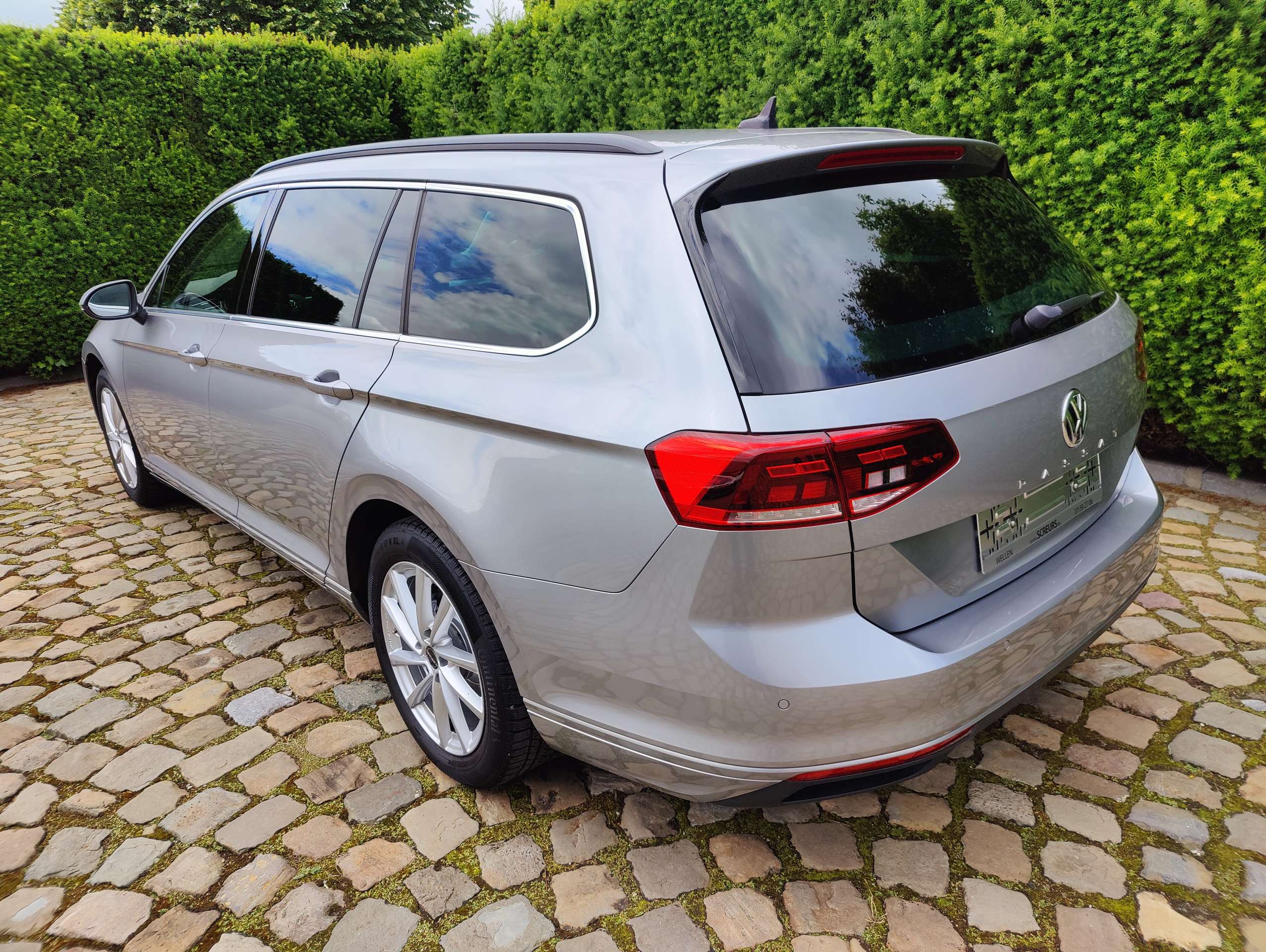 be4e2ea9-7848-4811-bb57-128173bdd7c55-volkswagen-passat-variant-2-0-tsi-business-opf-dsg-20260520.jpg