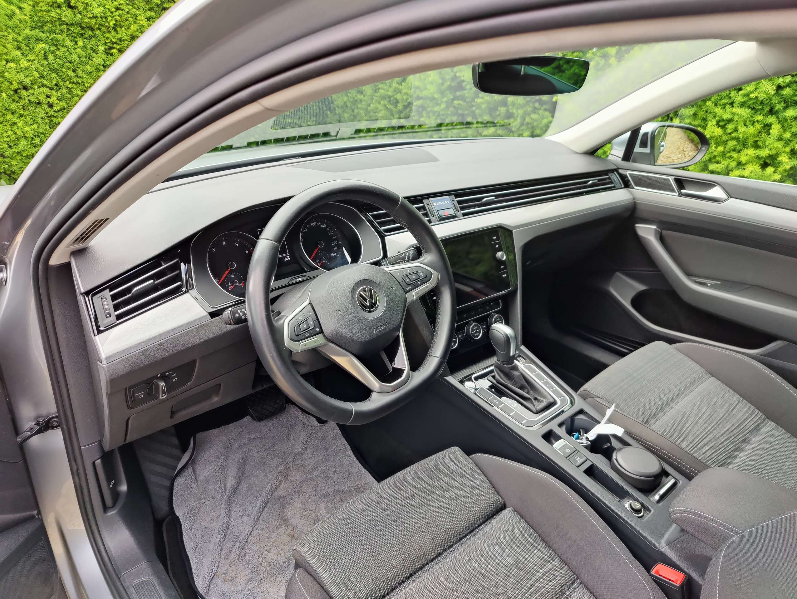 be4e2ea9-7848-4811-bb57-128173bdd7c59-volkswagen-passat-variant-2-0-tsi-business-opf-dsg-20260520.jpg