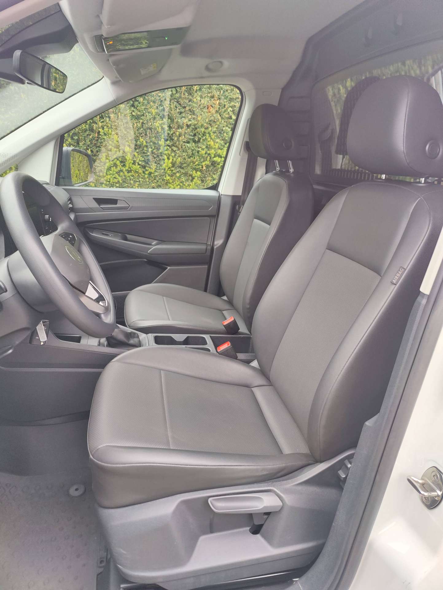 bf86e913-2c61-4503-92da-eb74c93e4c3110-volkswagen-caddy-caddy-2-0-tdi-20260507.jpg