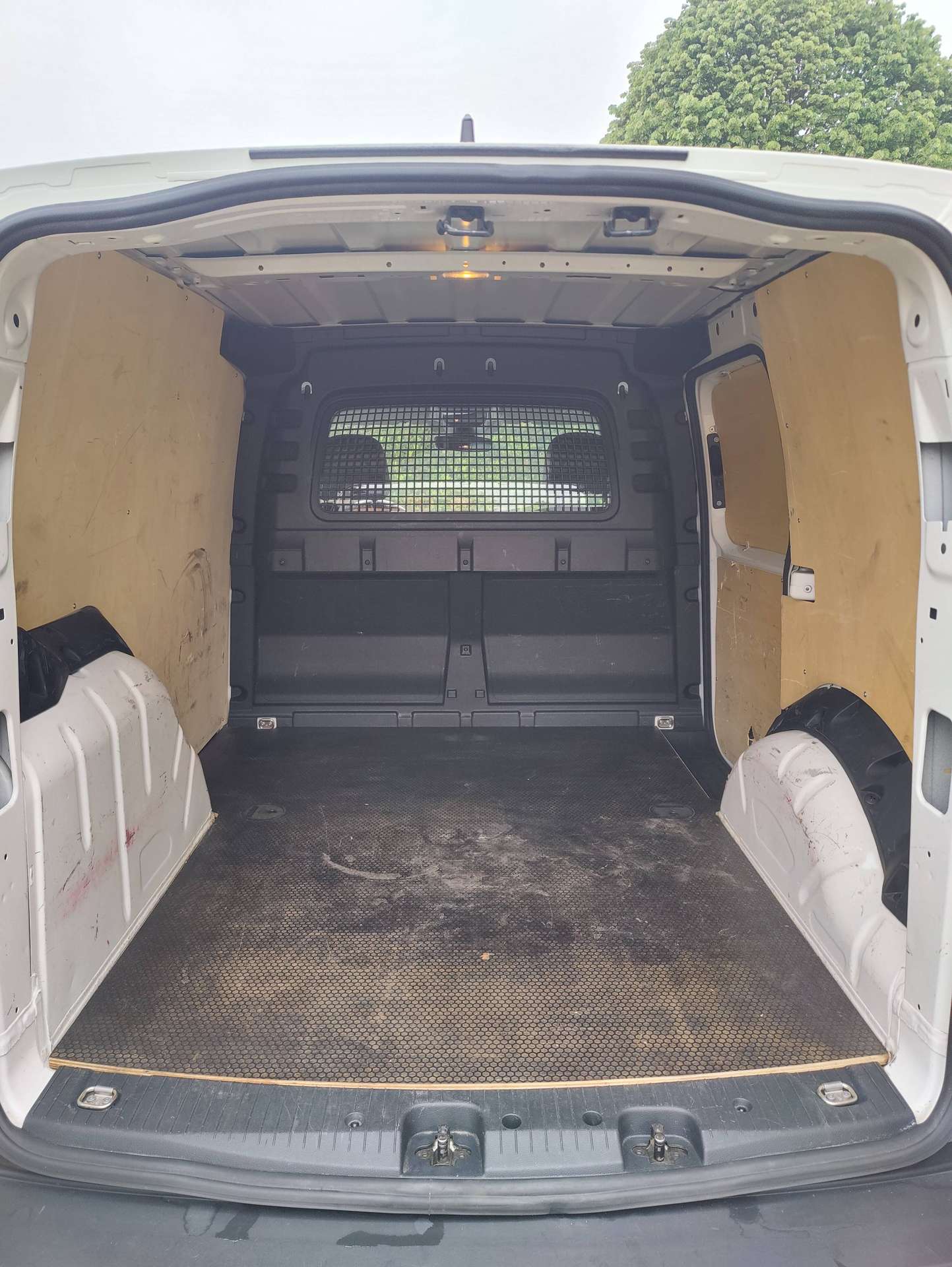 bf86e913-2c61-4503-92da-eb74c93e4c3111-volkswagen-caddy-caddy-2-0-tdi-20260513.jpg