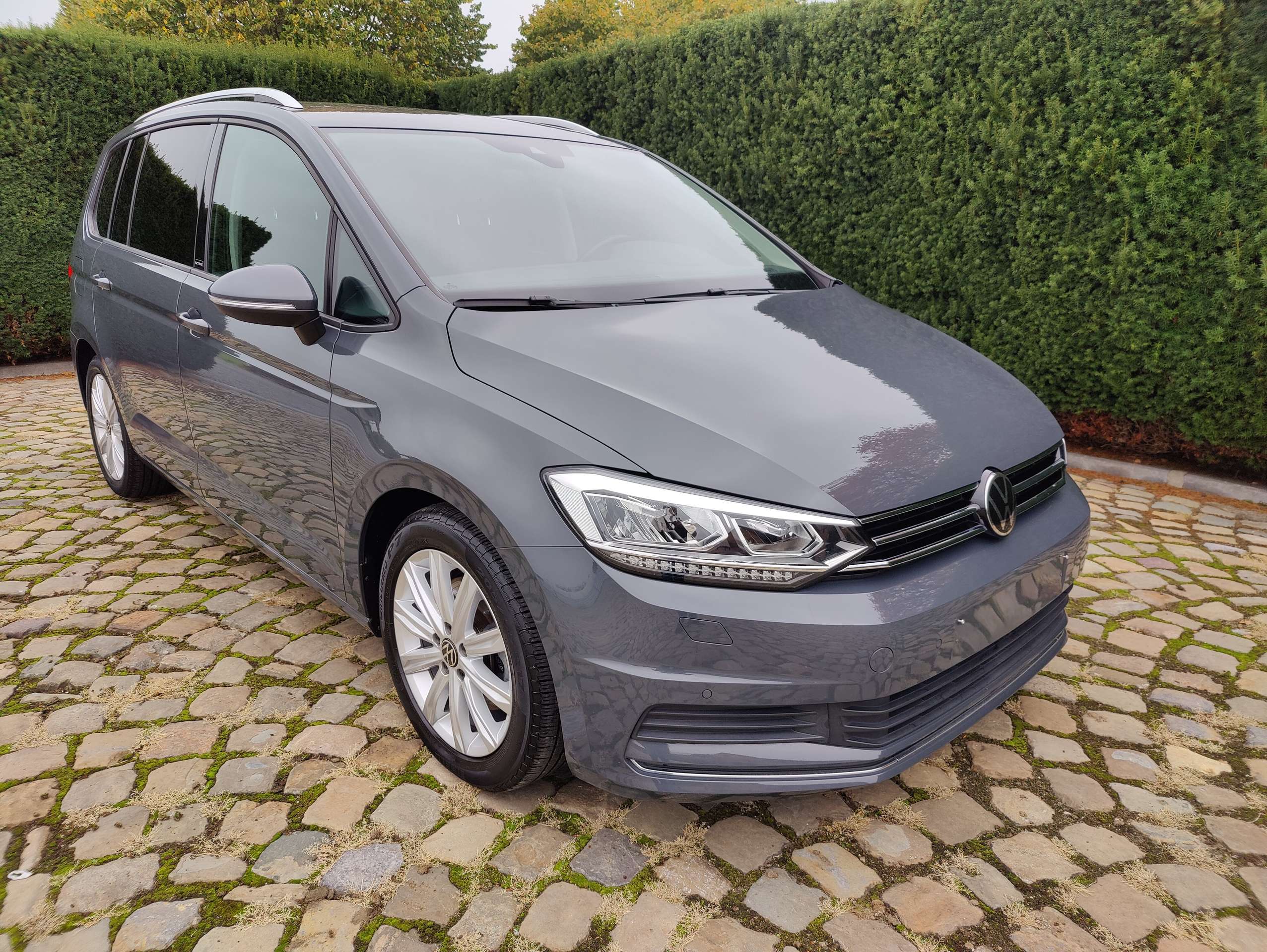 d96a265e-cd16-4f09-8012-924d08c8e9b51-volkswagen-touran-touran-1-5-tsi-opf-dsg-active-20260513.jpg