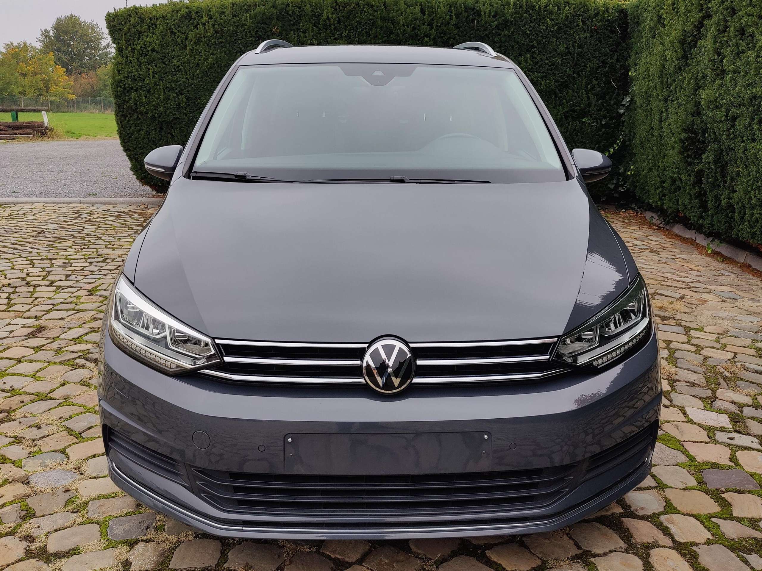 d96a265e-cd16-4f09-8012-924d08c8e9b52-volkswagen-touran-touran-1-5-tsi-opf-dsg-active-20260513.jpg