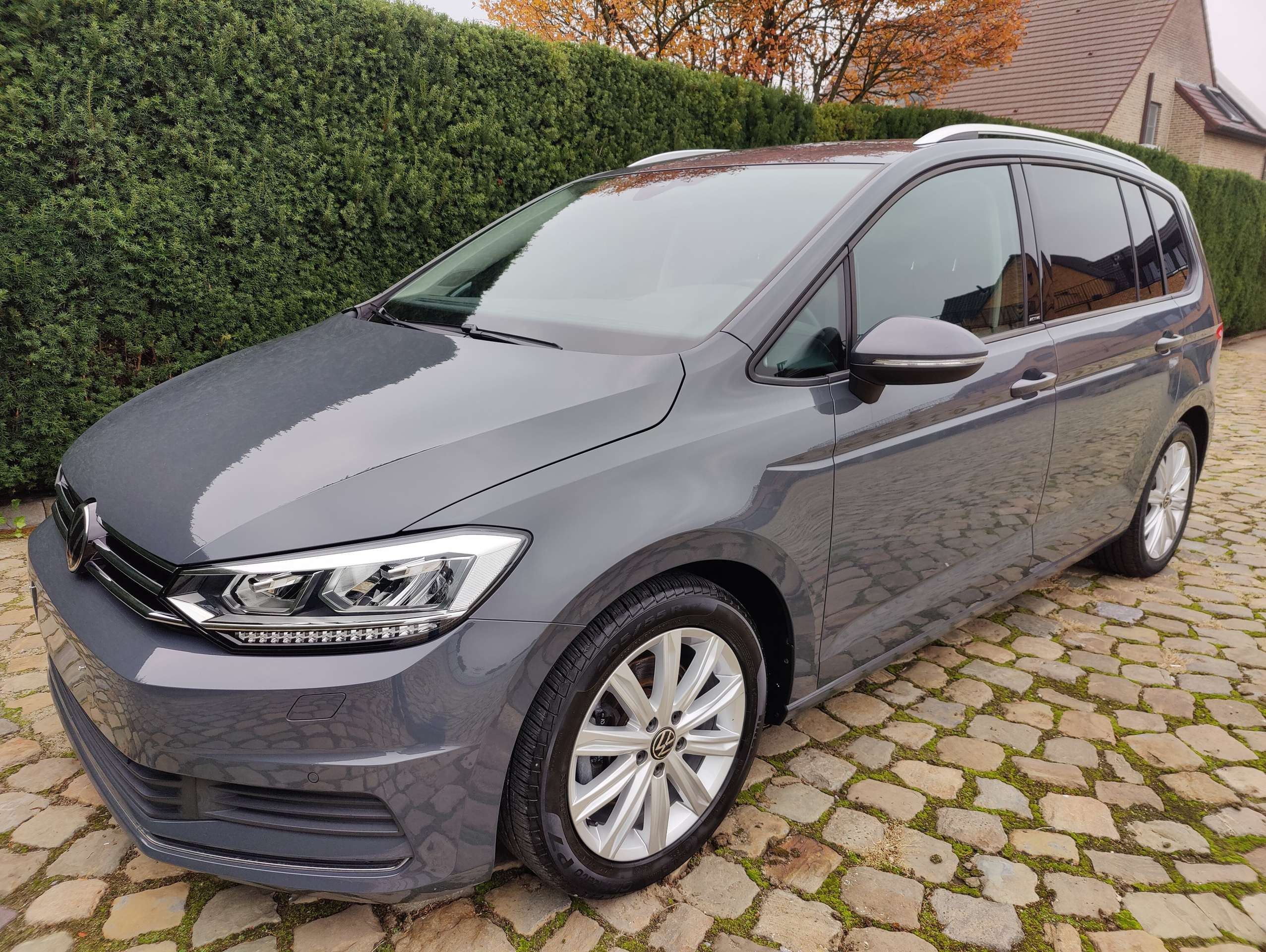 d96a265e-cd16-4f09-8012-924d08c8e9b53-volkswagen-touran-touran-1-5-tsi-opf-dsg-active-20260513.jpg