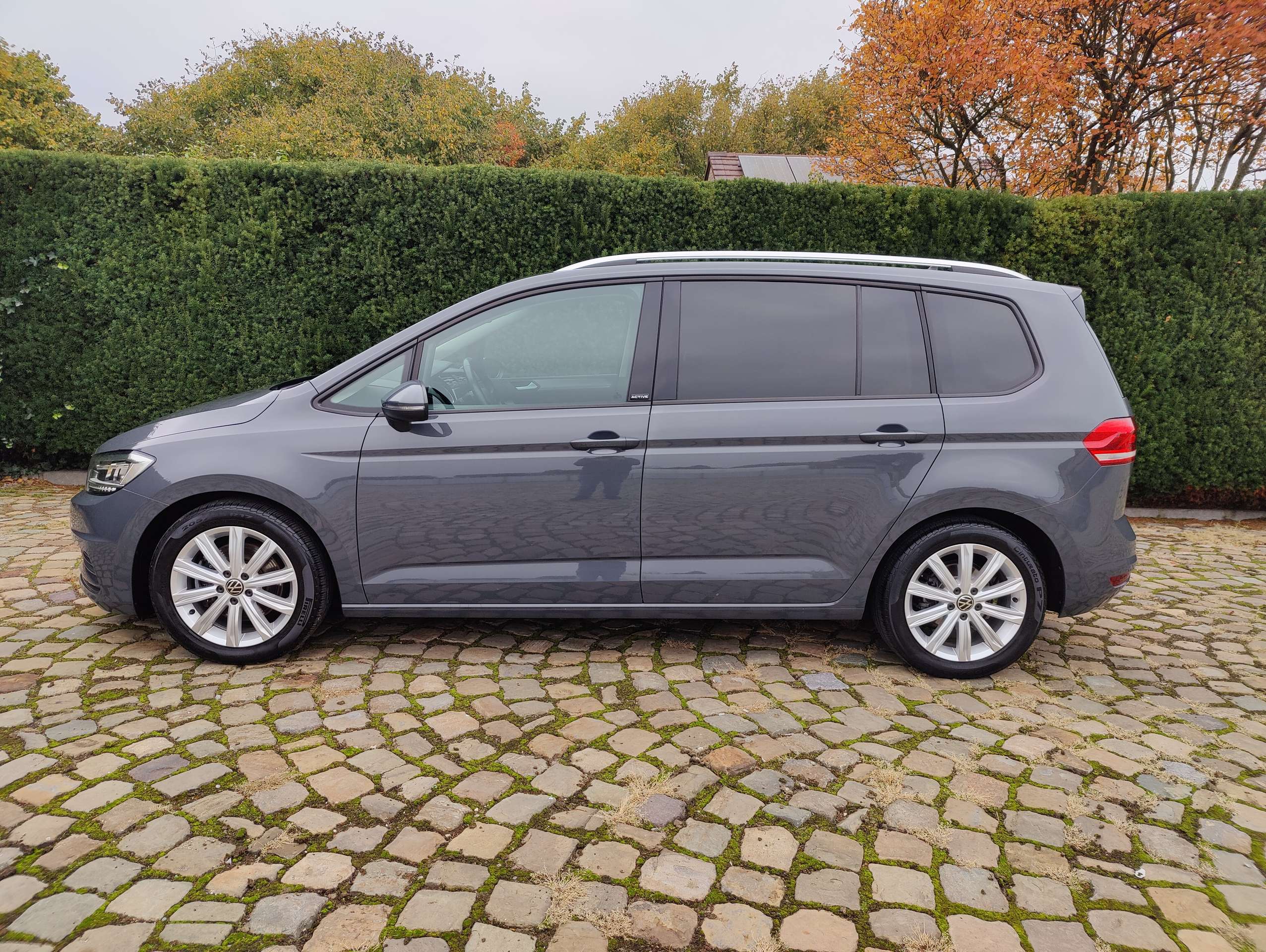 d96a265e-cd16-4f09-8012-924d08c8e9b54-volkswagen-touran-touran-1-5-tsi-opf-dsg-active-20260513.jpg