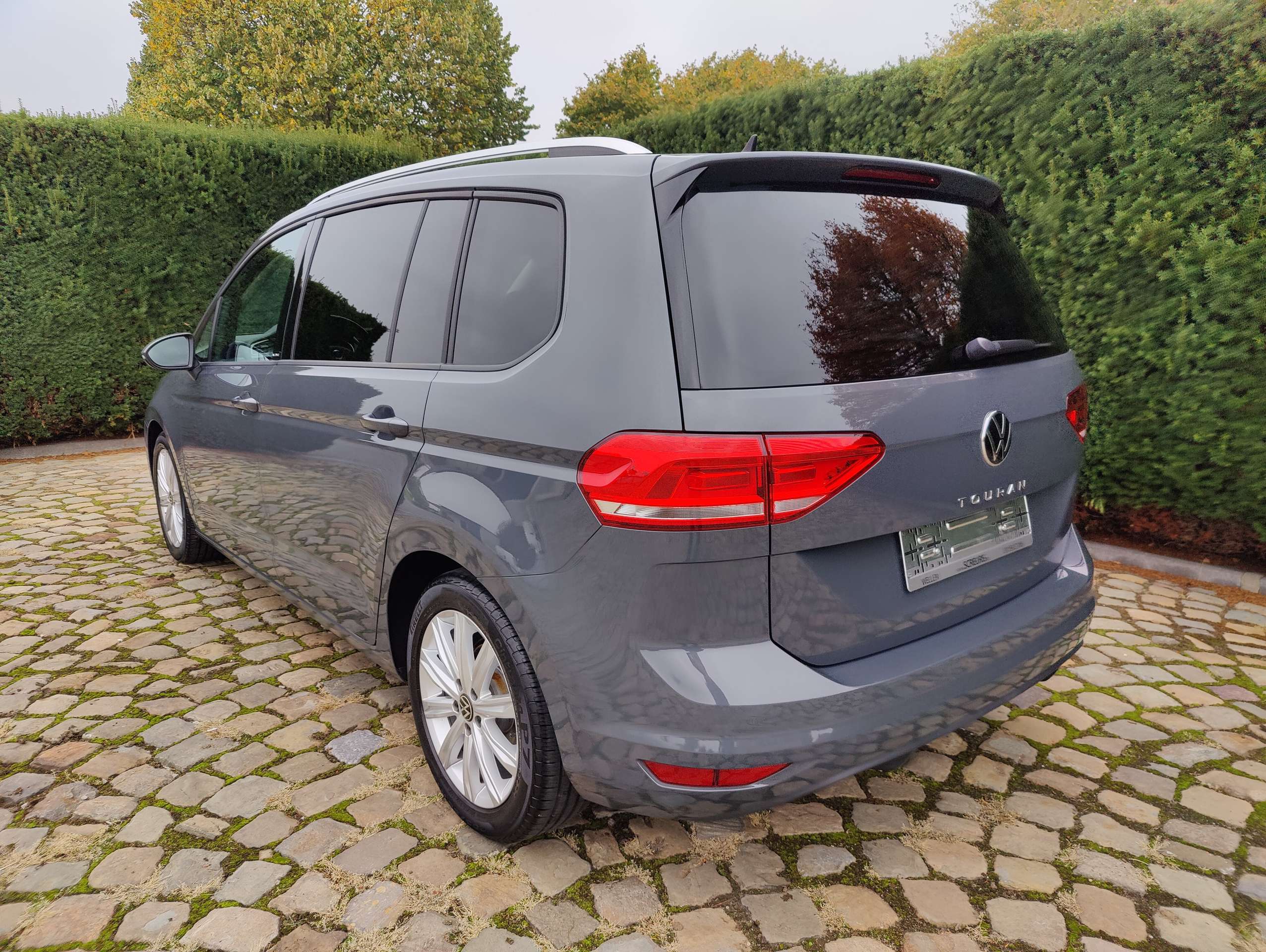 d96a265e-cd16-4f09-8012-924d08c8e9b55-volkswagen-touran-touran-1-5-tsi-opf-dsg-active-20260513.jpg