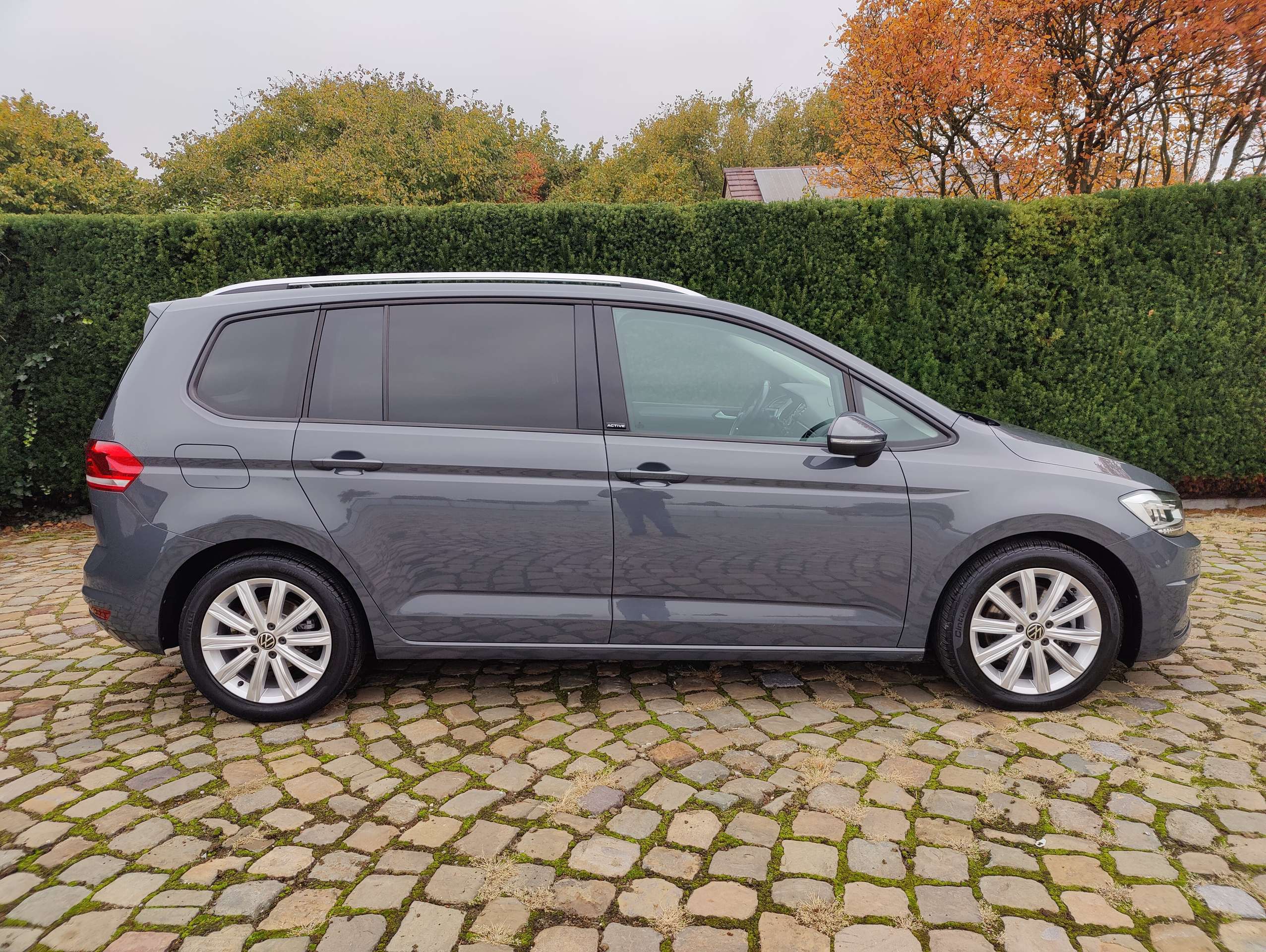 d96a265e-cd16-4f09-8012-924d08c8e9b58-volkswagen-touran-touran-1-5-tsi-opf-dsg-active-20260513.jpg