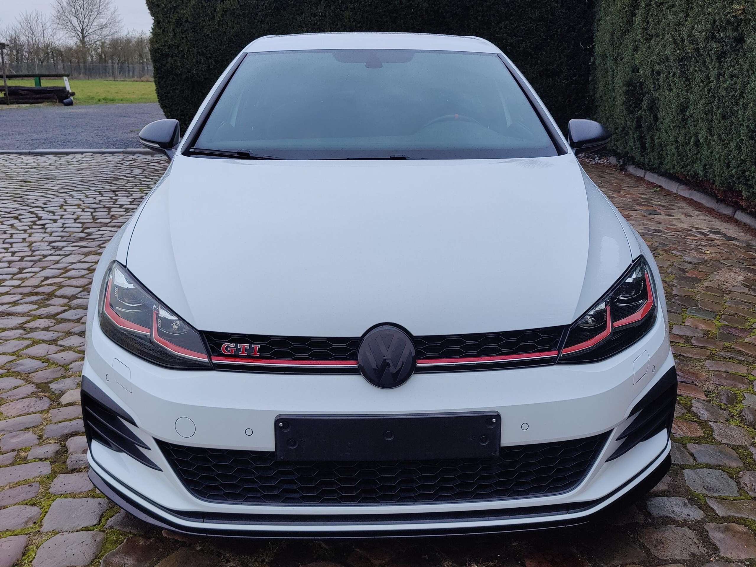 de643272-e3bf-4f82-92a1-d154a8a14f0c3-volkswagen-golf-gti-golf-2-0-tsi-tcr-opf-dsg-20260513.jpg