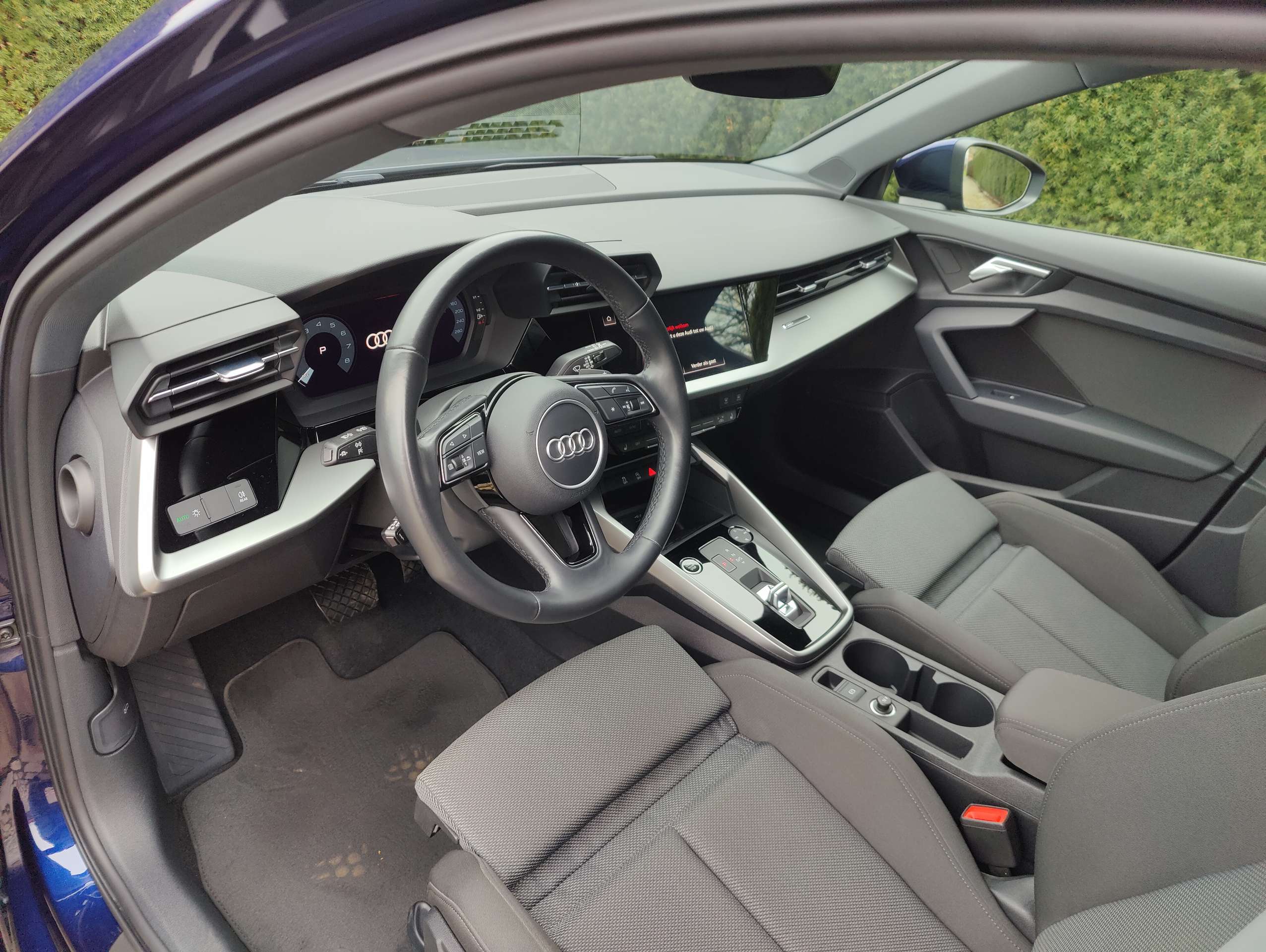 e1707c95-a3f1-4c21-87a5-55e8d2be0c0214-audi-a3-a3-sportback-35-tfsi-s-line-s-tronic-20260513.jpg