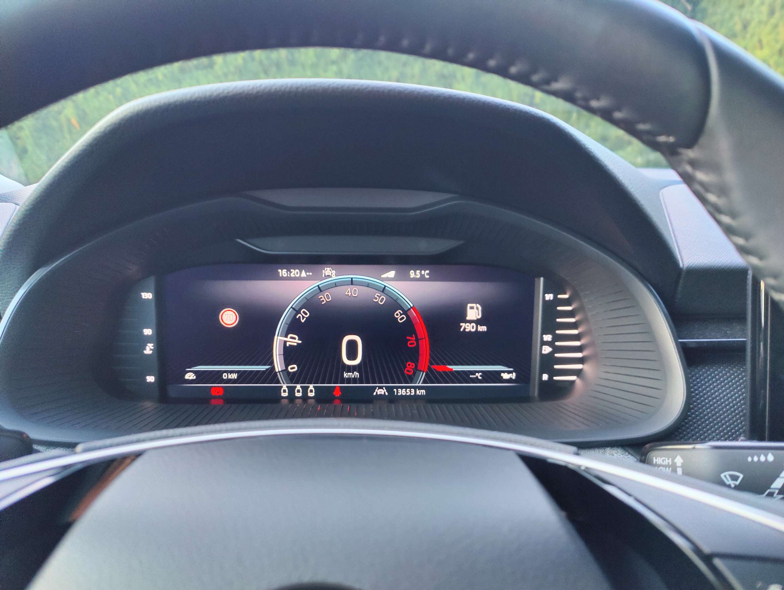 e1a0f7d0-ad9f-4f25-aff7-fee0ee17745d12-skoda-kamiq-kamiq-1-0-tsi-corporate-camera-20260513.jpg
