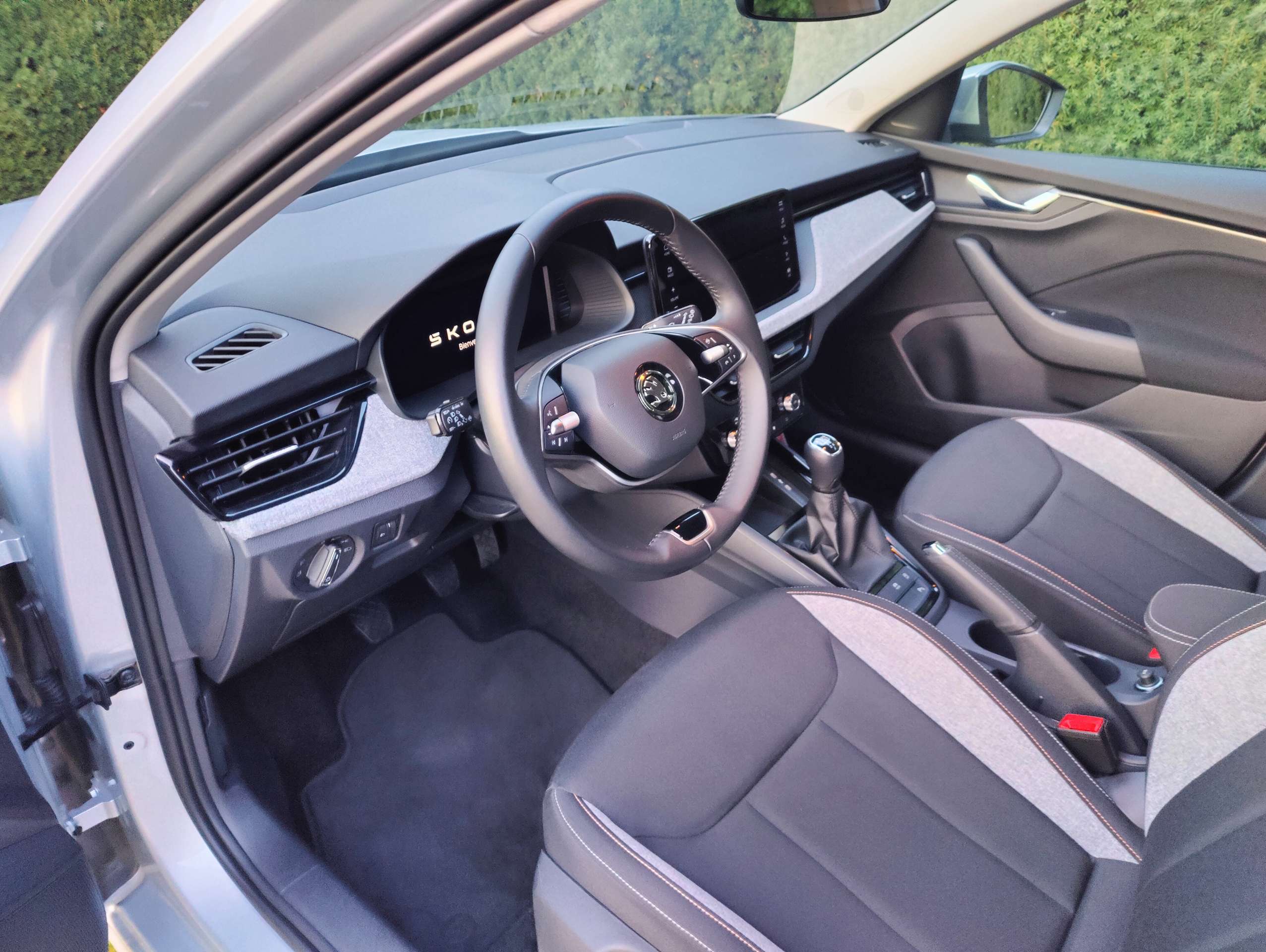 e1a0f7d0-ad9f-4f25-aff7-fee0ee17745d9-skoda-kamiq-kamiq-1-0-tsi-corporate-camera-20260513.jpg