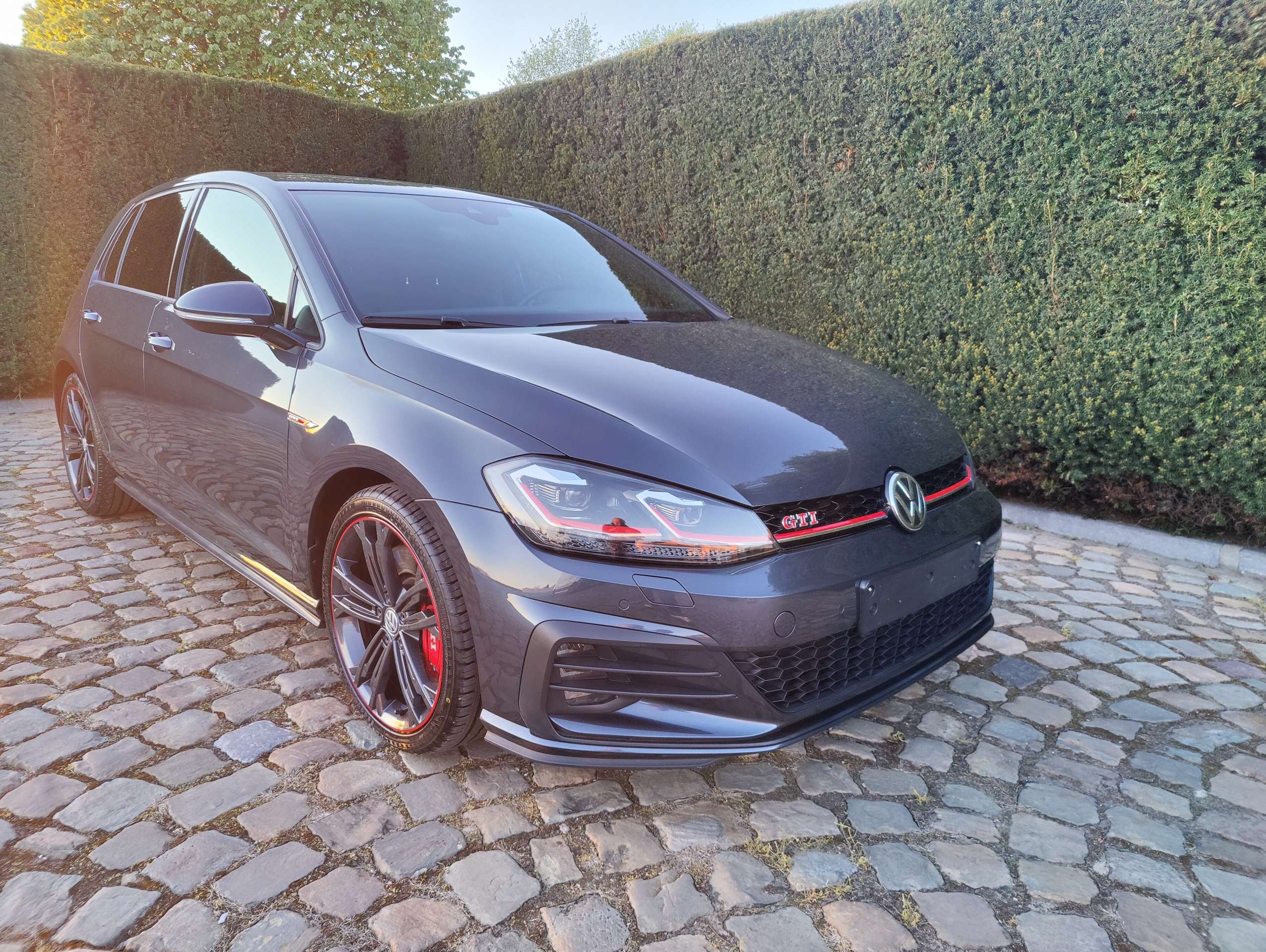 ea73351e-17b7-4c92-8e4e-ece3a116fa222-volkswagen-golf-gti-2-0-tsi-performance-dsg-bluemotion-tech-20260513.jpg