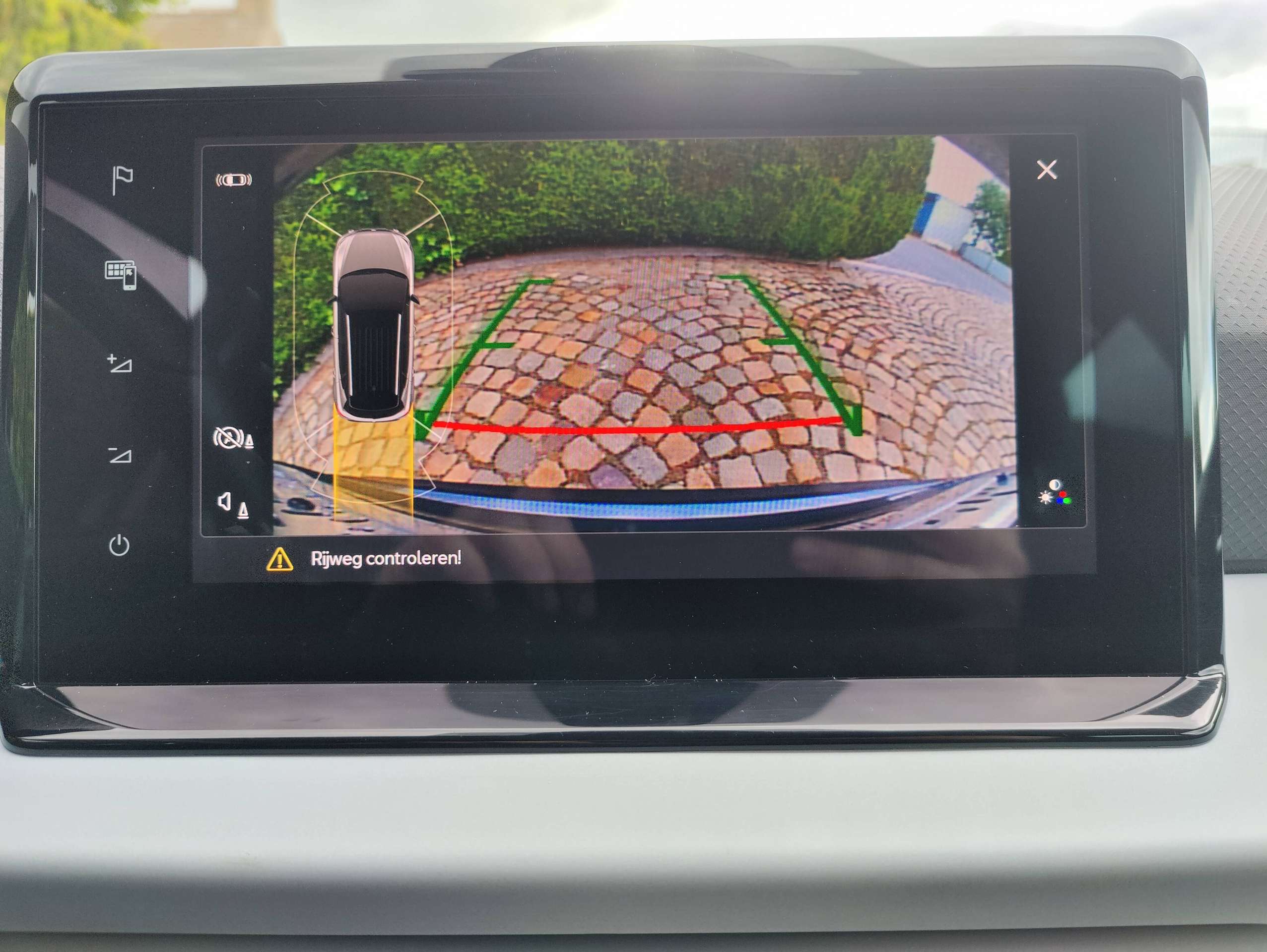 f744ea23-f738-4f6f-84c4-1ff2940dbc3d19-seat-arona-arona-1-0-tsi-move-navi-camera-20260513.jpg