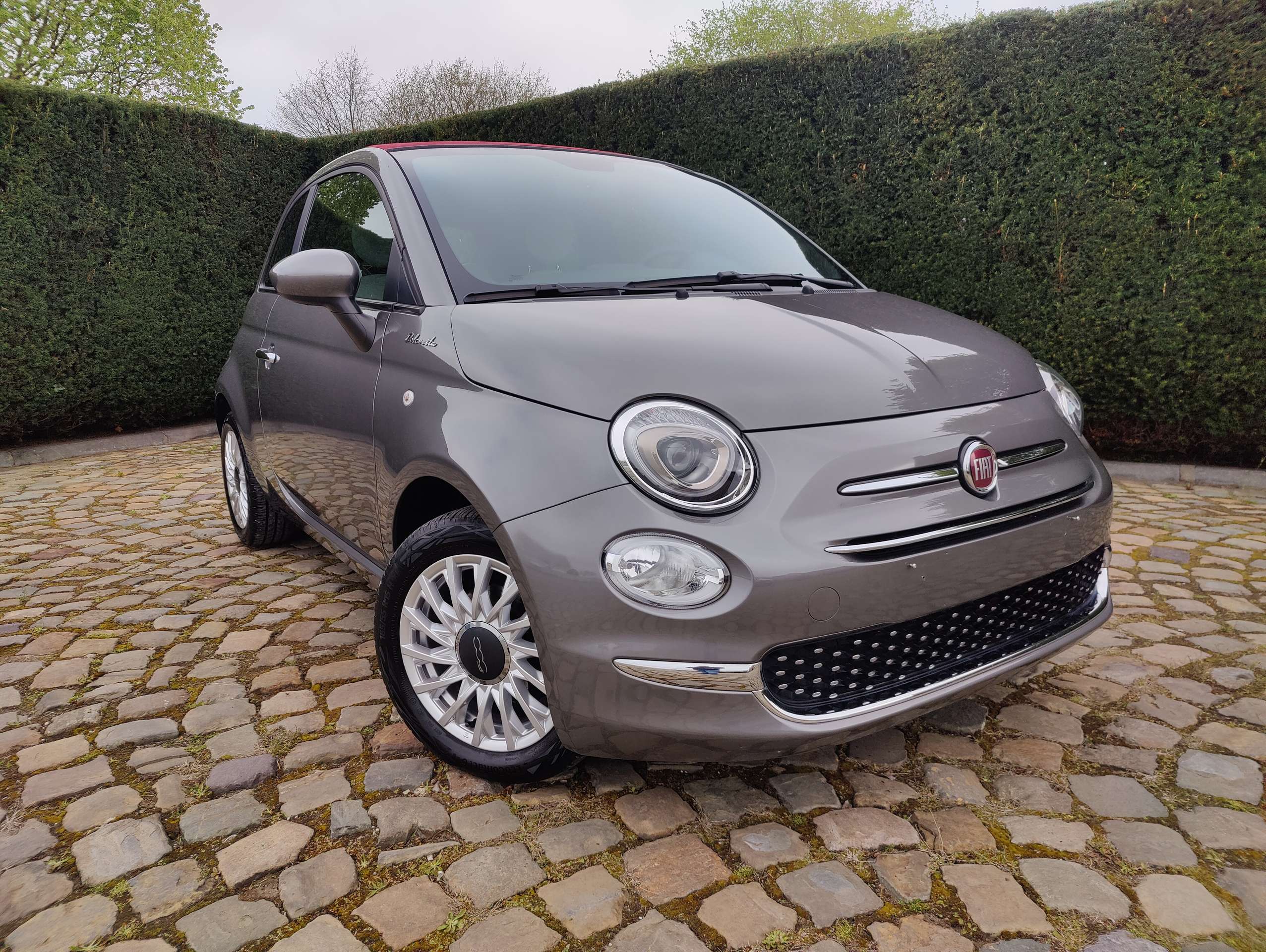 f9a188c4-fe3a-48c8-9bca-06fdf689f4991-fiat-500c-500c-1-0i-mhev-dolcevita-top-20260513.jpg