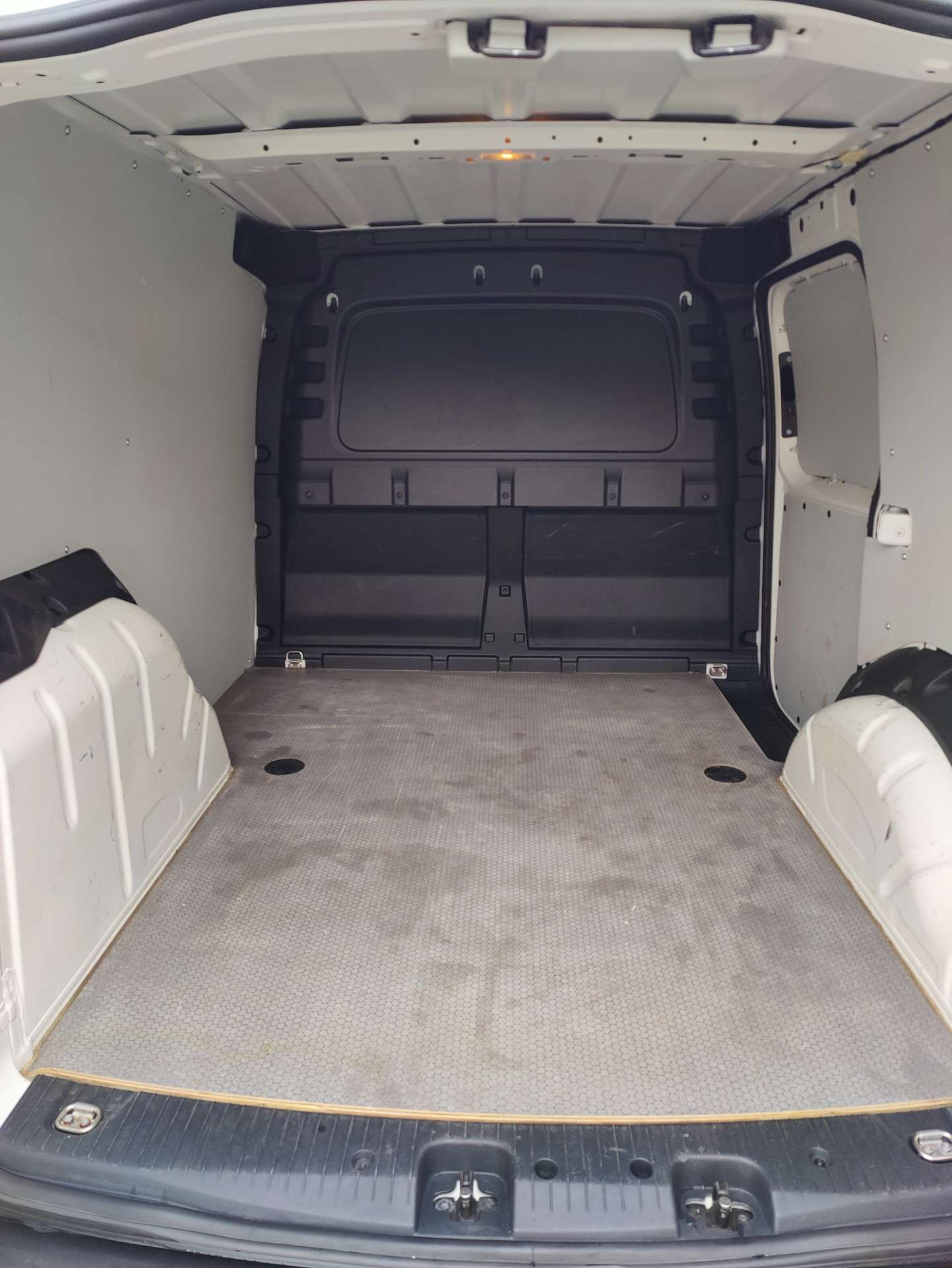 ff88e257-fc0d-4416-8460-cc417f4e4dce11-volkswagen-caddy-van-2-0-tdi-financiele-renting-e249-maand-20260513.jpg