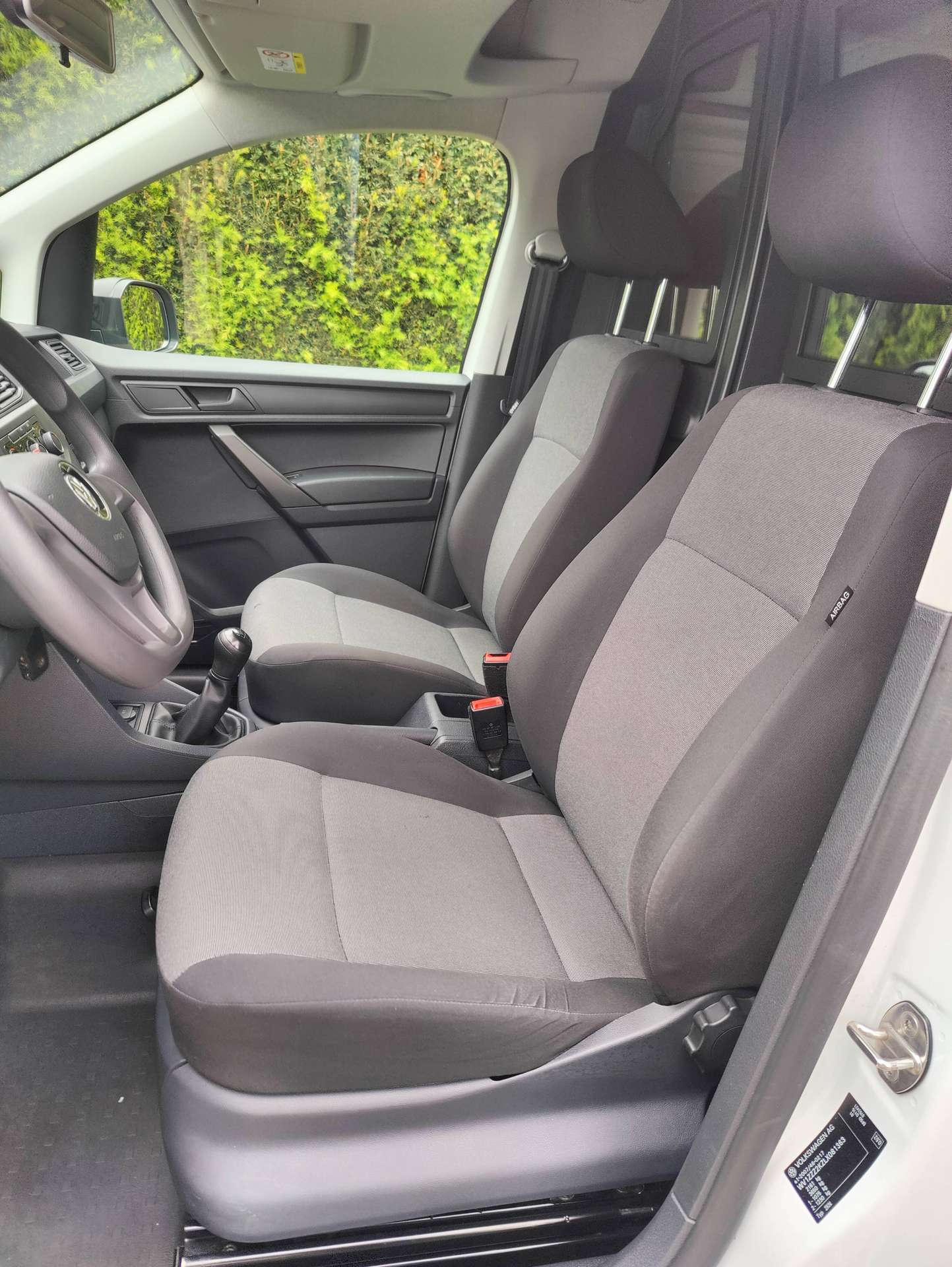 ff91fe53-7f5f-4c3b-bc5c-ca6f5ca7408f10-volkswagen-caddy-2-0-tdi-20260521.jpg