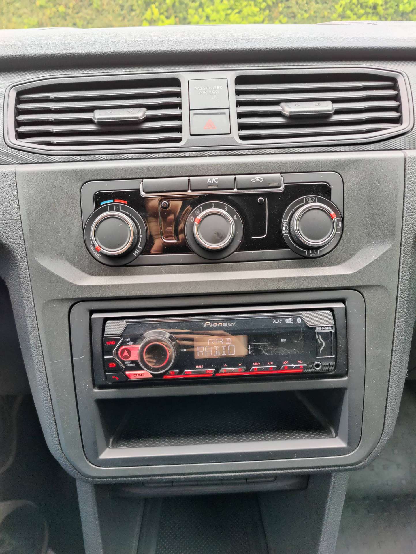 ff91fe53-7f5f-4c3b-bc5c-ca6f5ca7408f12-volkswagen-caddy-2-0-tdi-20260521.jpg