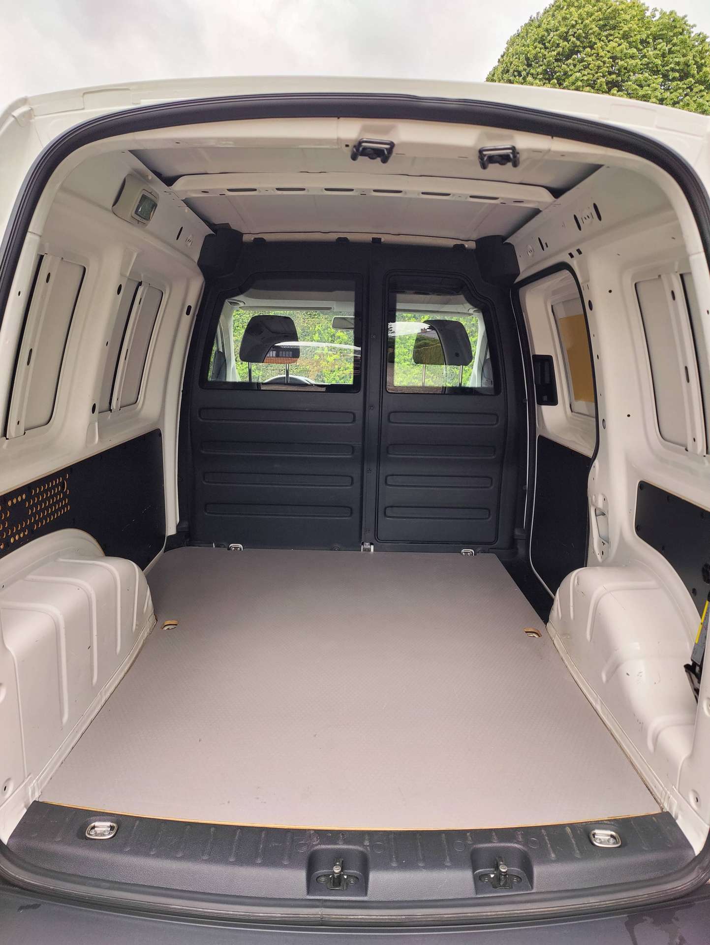 ff91fe53-7f5f-4c3b-bc5c-ca6f5ca7408f13-volkswagen-caddy-2-0-tdi-20260521.jpg