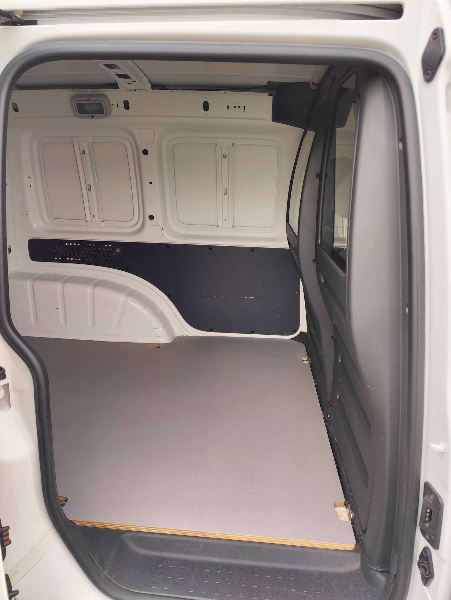 ff91fe53-7f5f-4c3b-bc5c-ca6f5ca7408f14-volkswagen-caddy-2-0-tdi-20260521.jpg