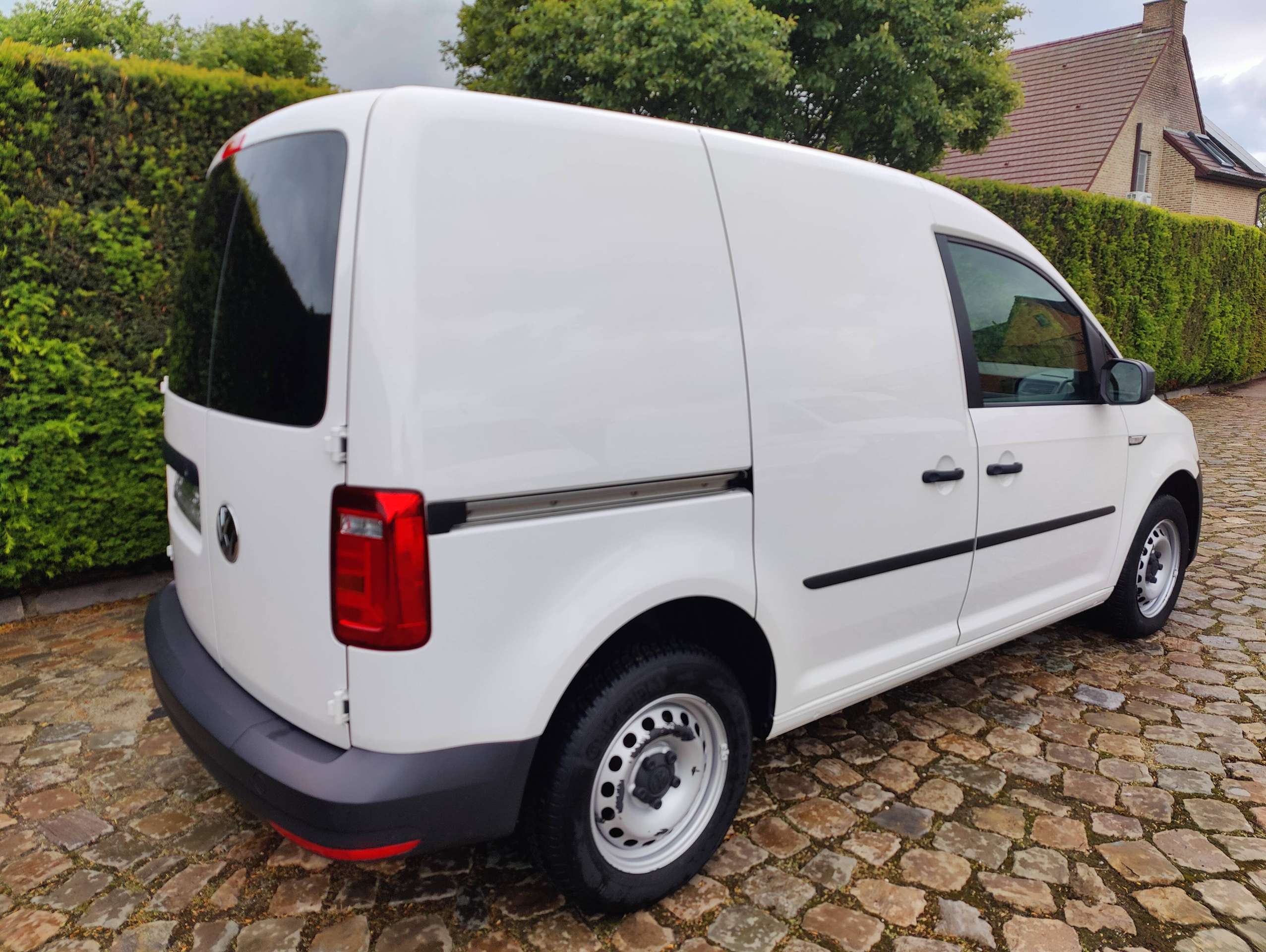 ff91fe53-7f5f-4c3b-bc5c-ca6f5ca7408f7-volkswagen-caddy-2-0-tdi-20260521.jpg