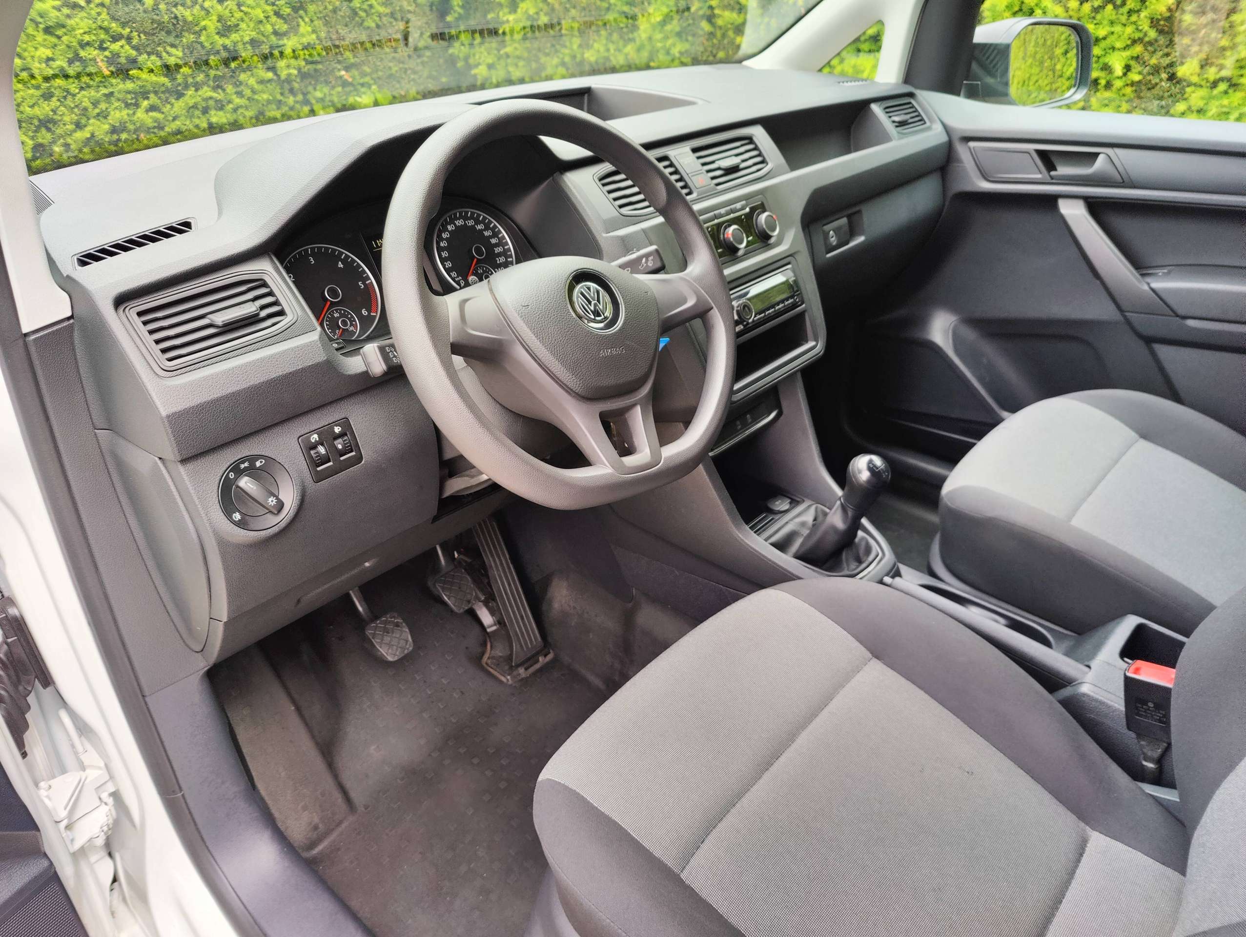 ff91fe53-7f5f-4c3b-bc5c-ca6f5ca7408f9-volkswagen-caddy-2-0-tdi-20260521.jpg