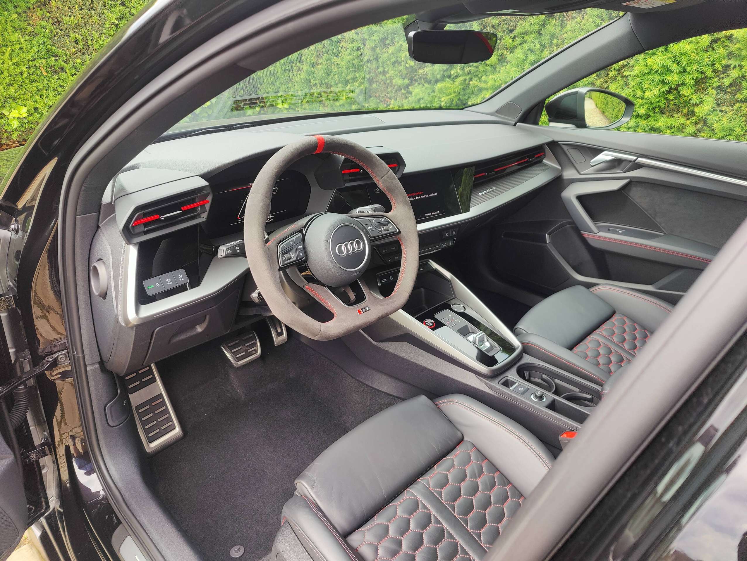 2c286f42-0c4e-441b-a162-981907de1b9615-audi-rs3-rs3-sedan-2-5-tfsi-quattro-s-tronic-20260605.jpg