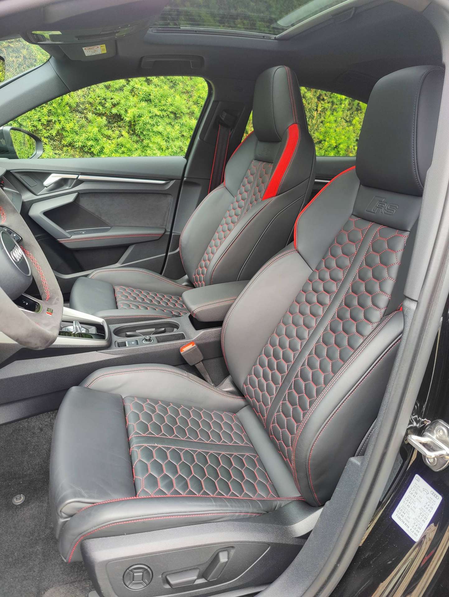 2c286f42-0c4e-441b-a162-981907de1b9616-audi-rs3-rs3-sedan-2-5-tfsi-quattro-s-tronic-20260605.jpg