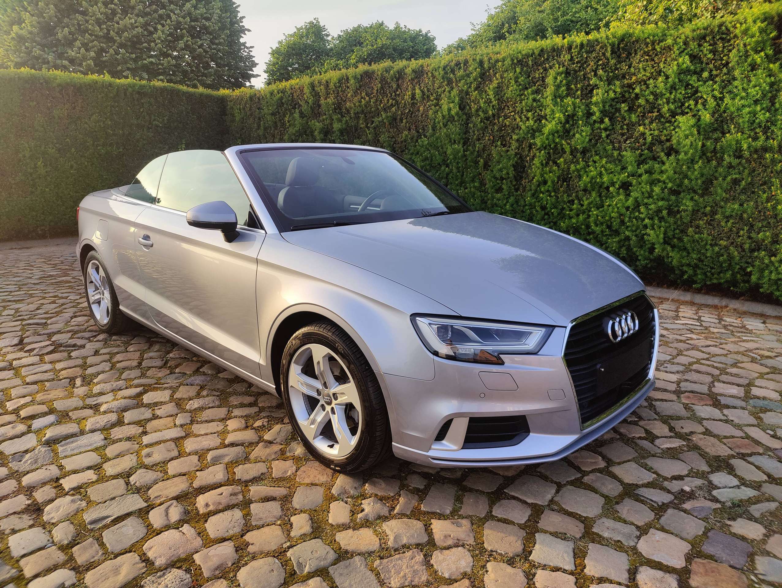 c9a28459-fb23-40c0-bc92-1d4b9bc427e41-audi-a3-a3-cabriolet-1-5-tfsi-act-sport-s-tronic-alacantara-20260602.jpg