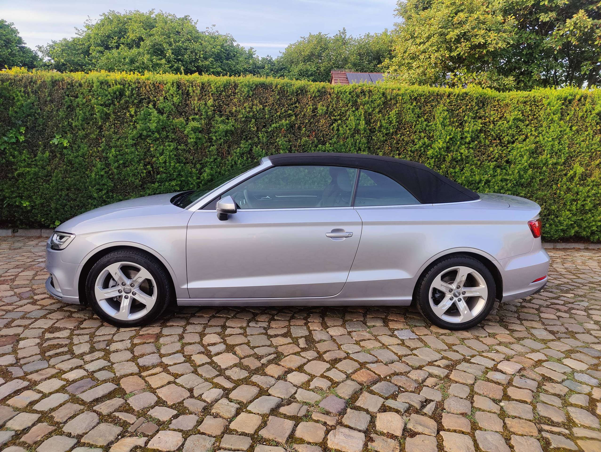 c9a28459-fb23-40c0-bc92-1d4b9bc427e412-audi-a3-a3-cabriolet-1-5-tfsi-act-sport-s-tronic-alacantara-20260602.jpg