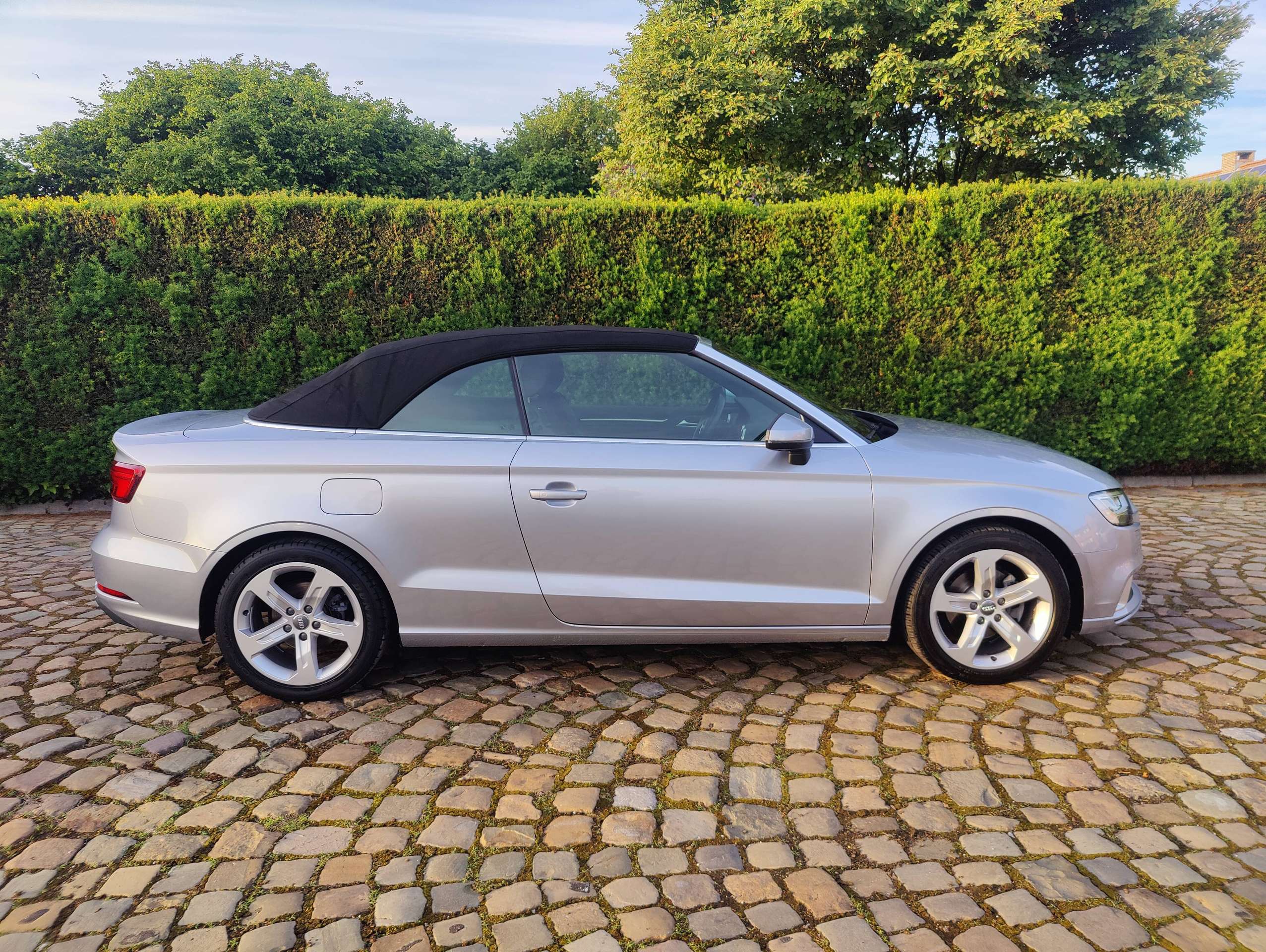 c9a28459-fb23-40c0-bc92-1d4b9bc427e416-audi-a3-a3-cabriolet-1-5-tfsi-act-sport-s-tronic-alacantara-20260602.jpg