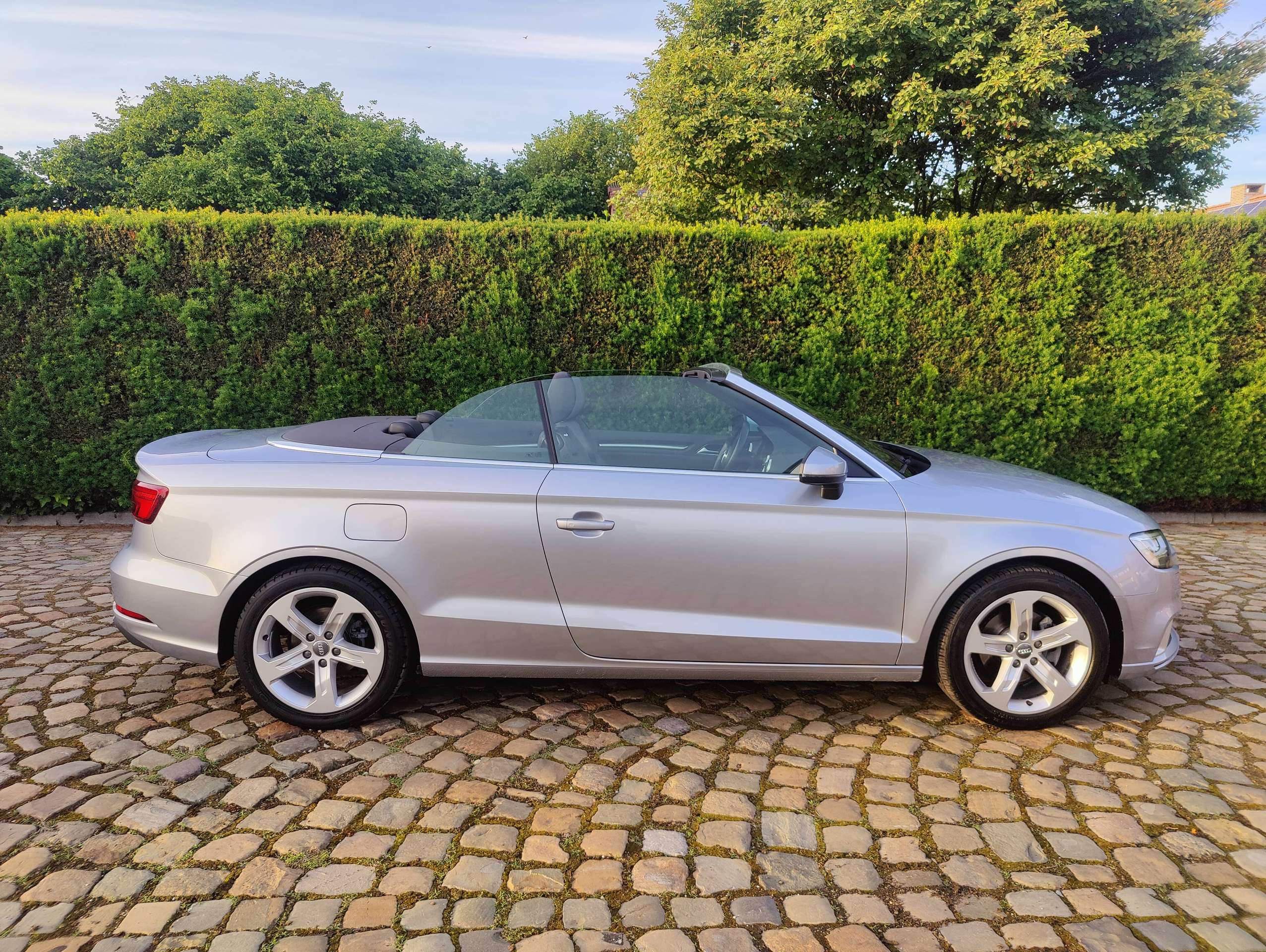 c9a28459-fb23-40c0-bc92-1d4b9bc427e48-audi-a3-a3-cabriolet-1-5-tfsi-act-sport-s-tronic-alacantara-20260602.jpg